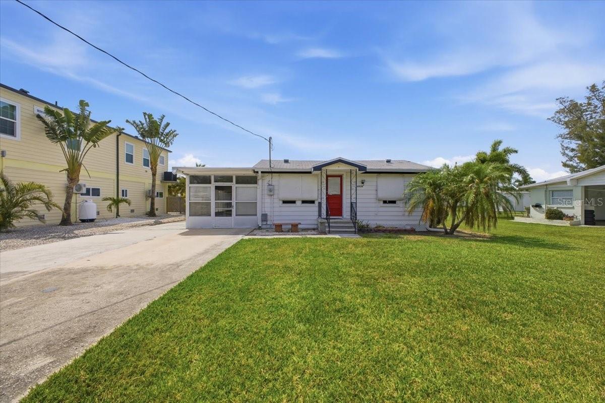 Single Family Residence in BRADENTON, FL - Daniel Dourado