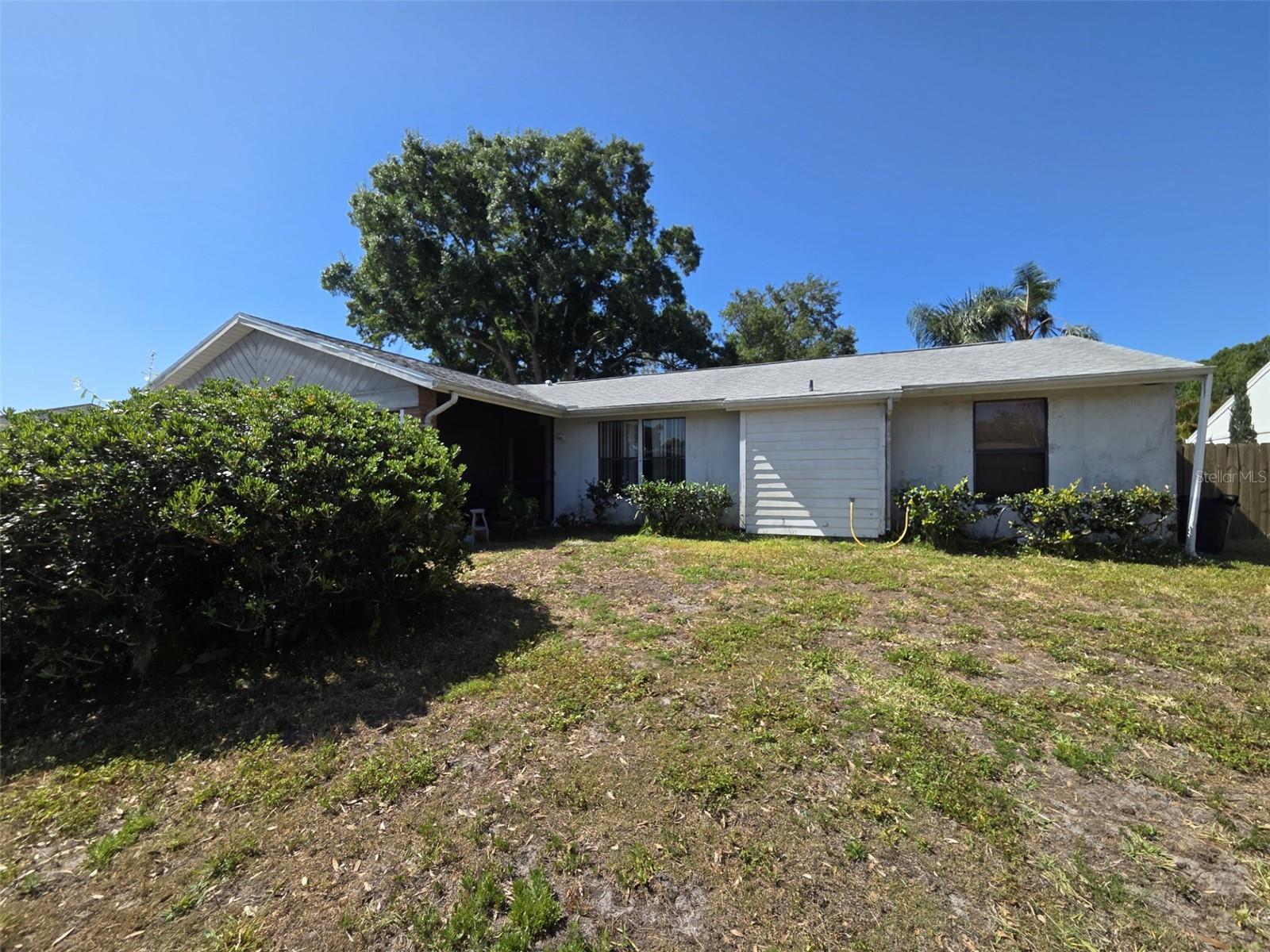 Single Family Residence in OLDSMAR, FL - Daniel Dourado