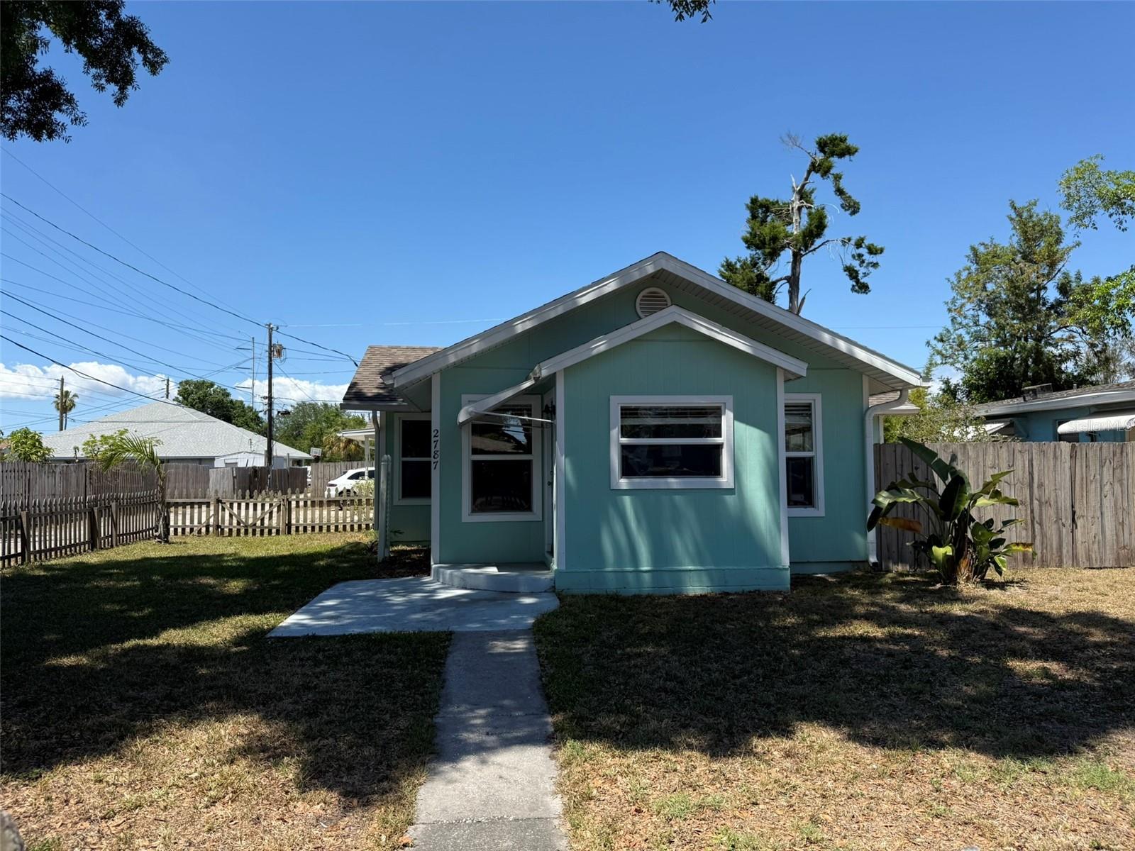 Single Family Residence em ST PETERSBURG, FL - Daniel Dourado