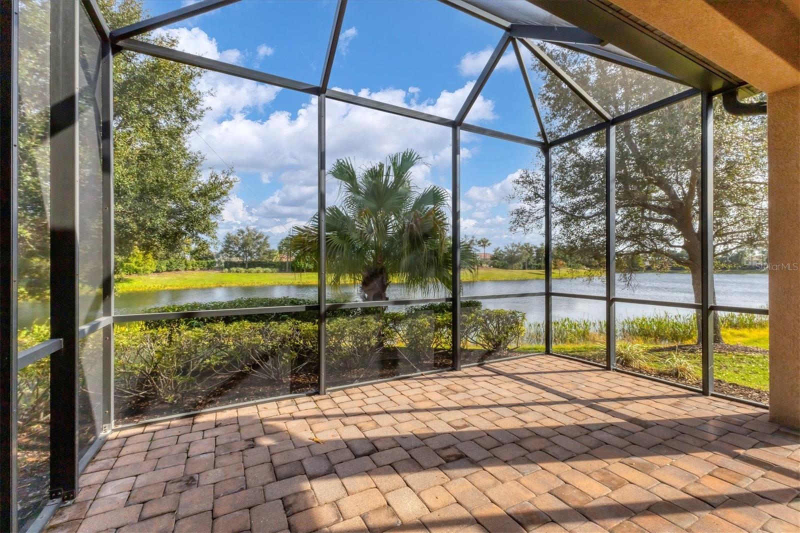 Single Family Residence in BRADENTON, FL - Daniel Dourado