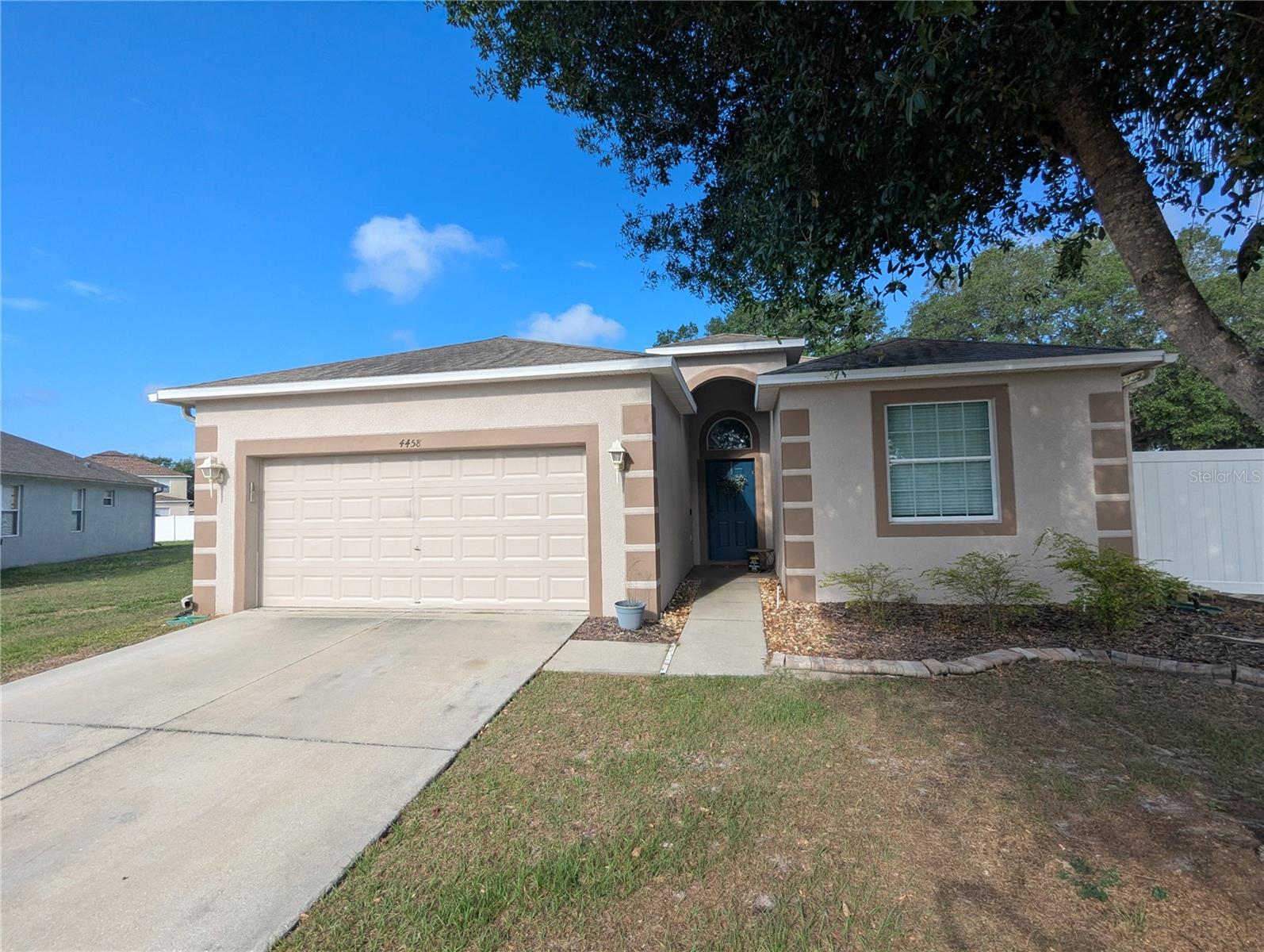 Single Family Residence in MULBERRY, FL - Daniel Dourado