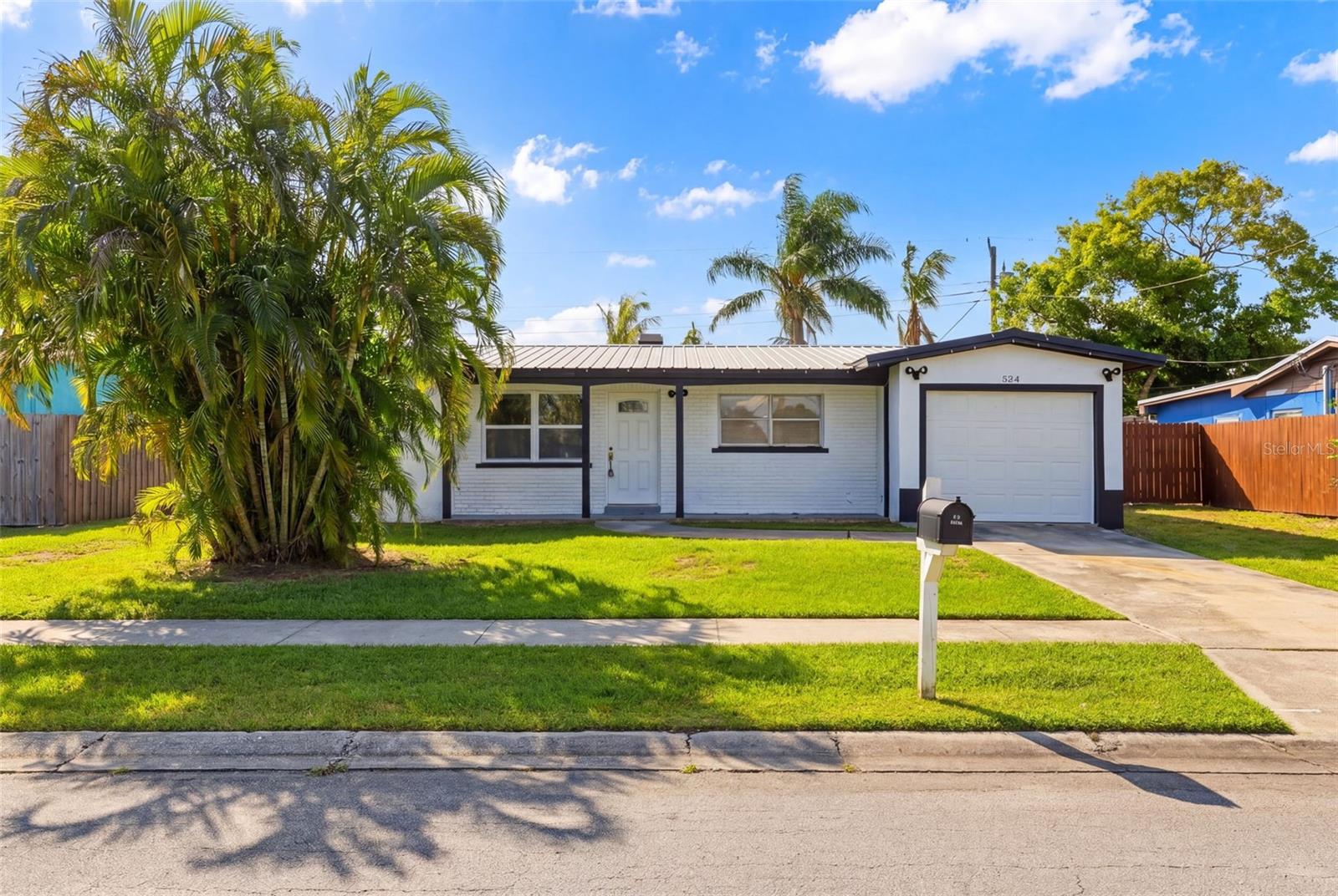Single Family Residence in MELBOURNE, FL - Daniel Dourado