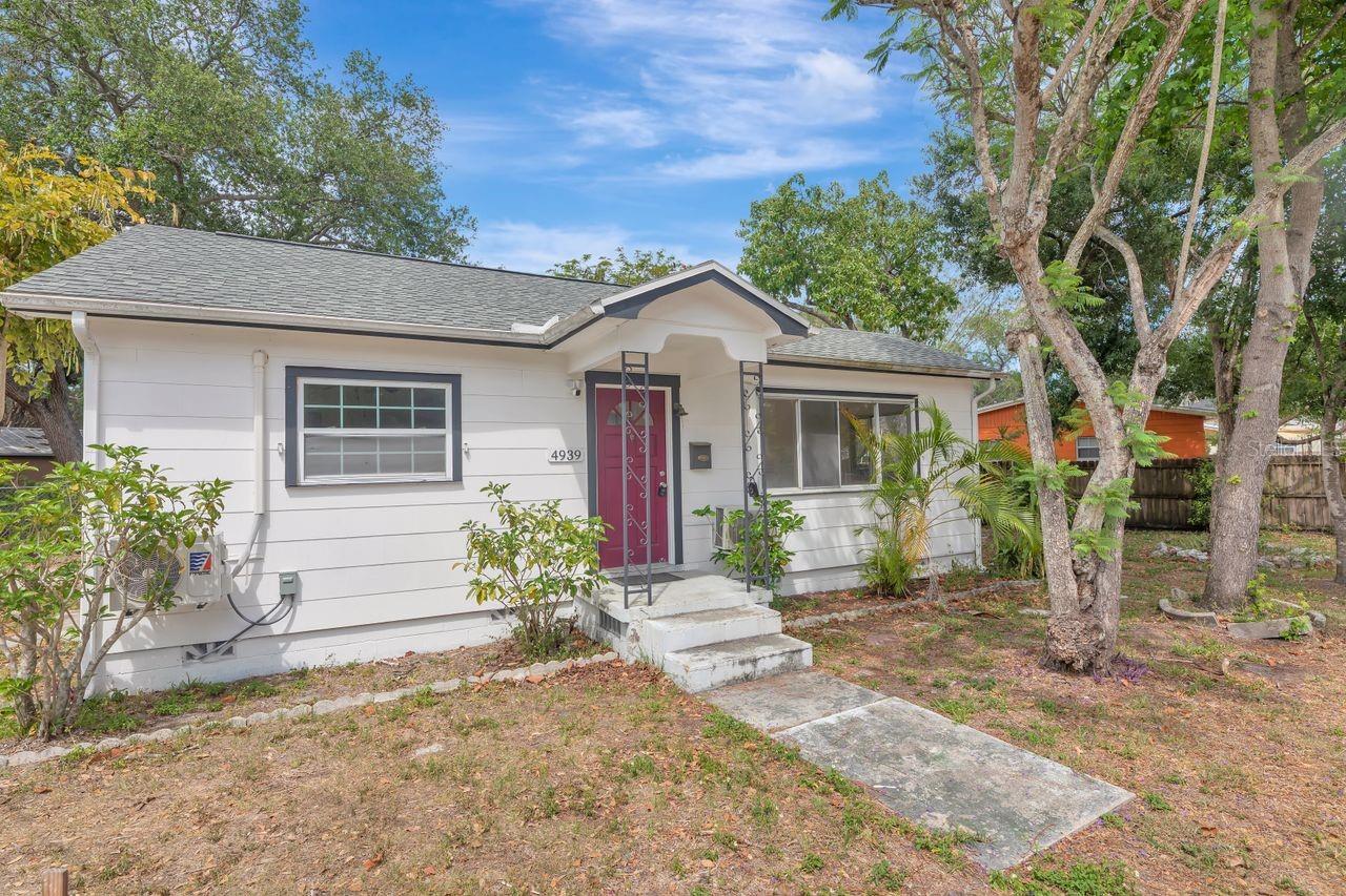 Single Family Residence em ST PETERSBURG, FL - Daniel Dourado