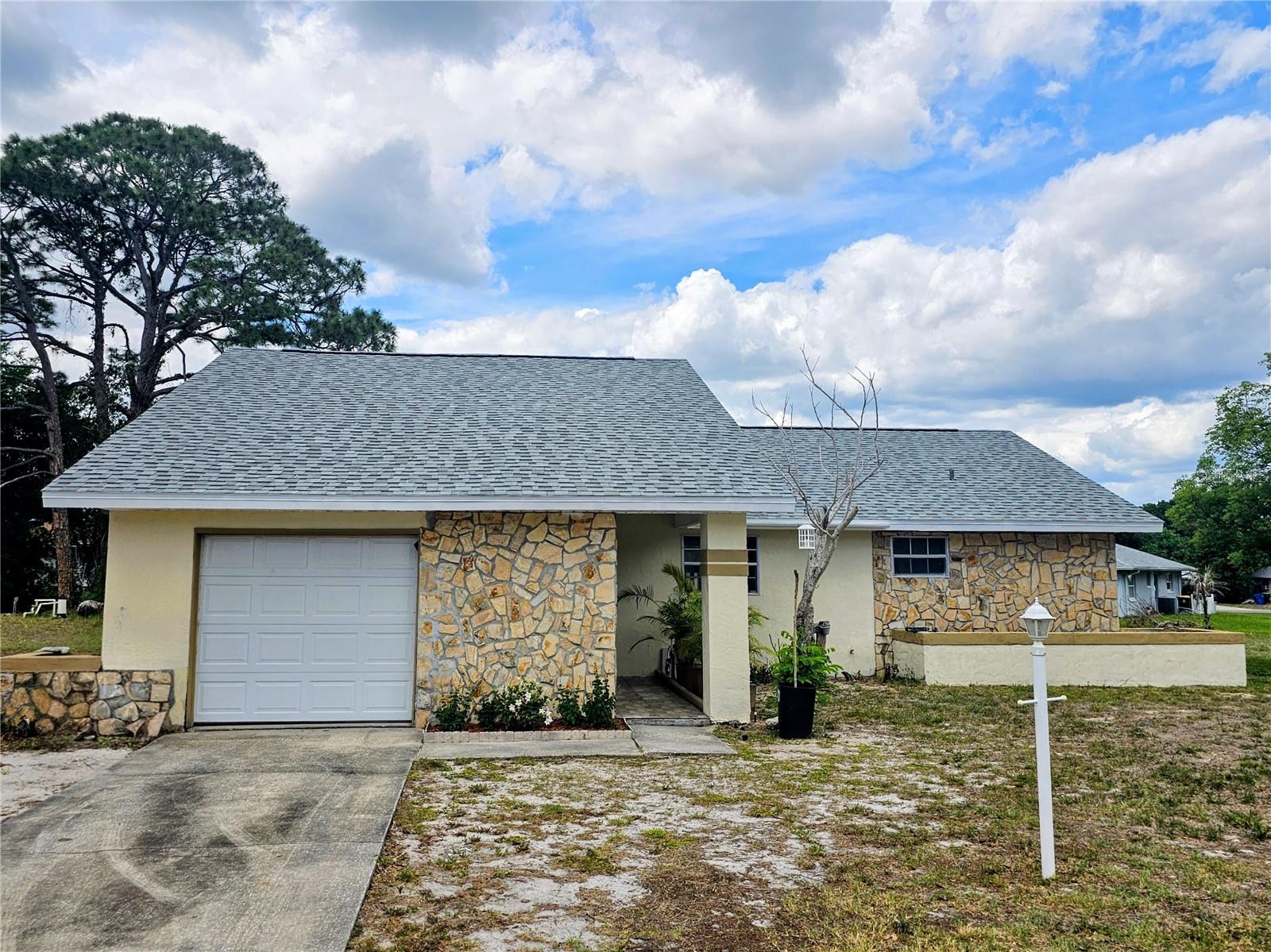 Single Family Residence in SEBRING, FL - Daniel Dourado