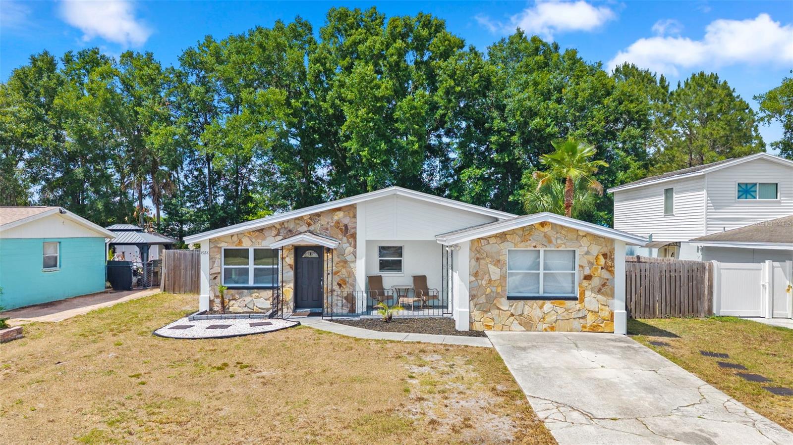 Single Family Residence in LUTZ, FL - Daniel Dourado