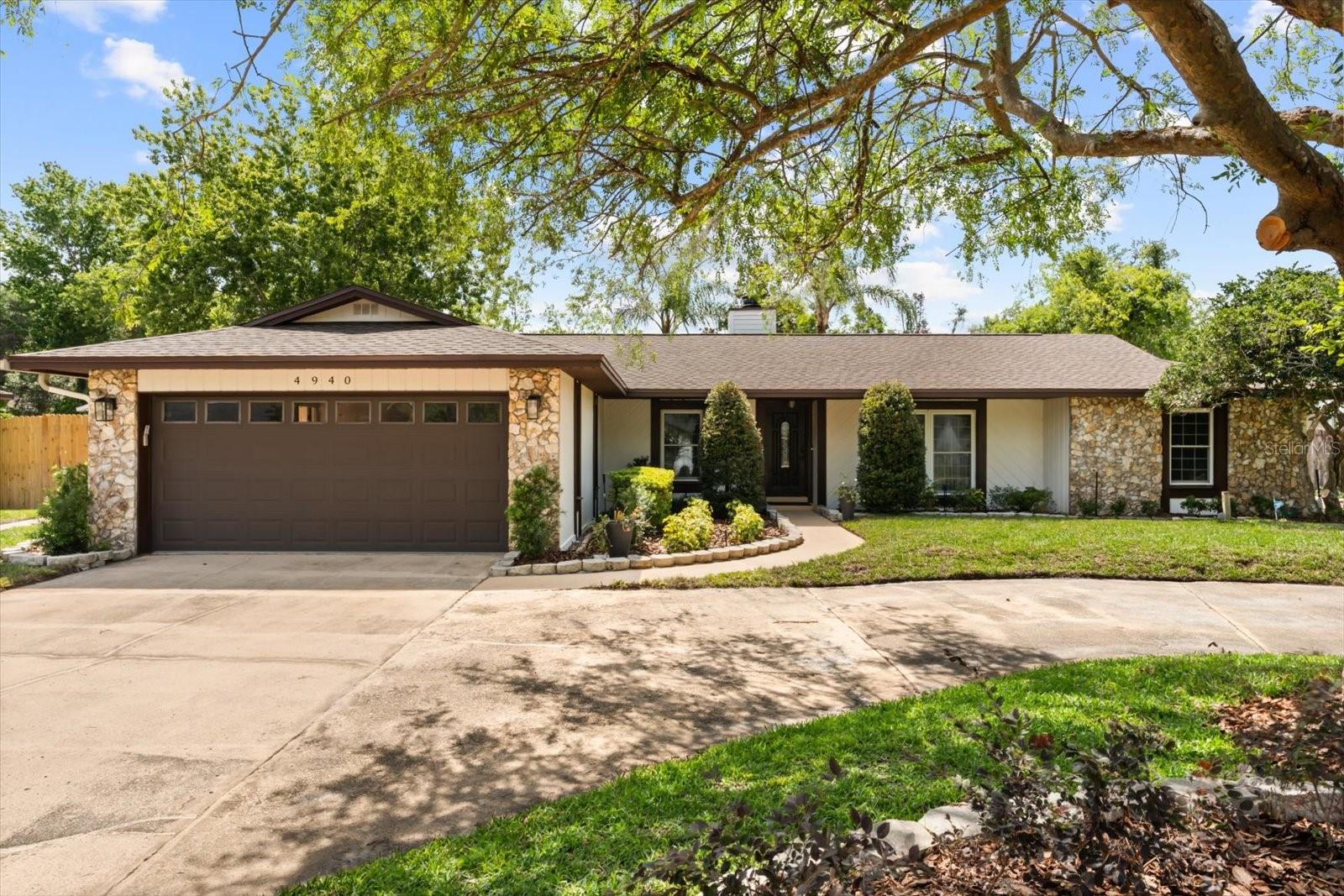 Single Family Residence in ORLANDO, FL - Daniel Dourado