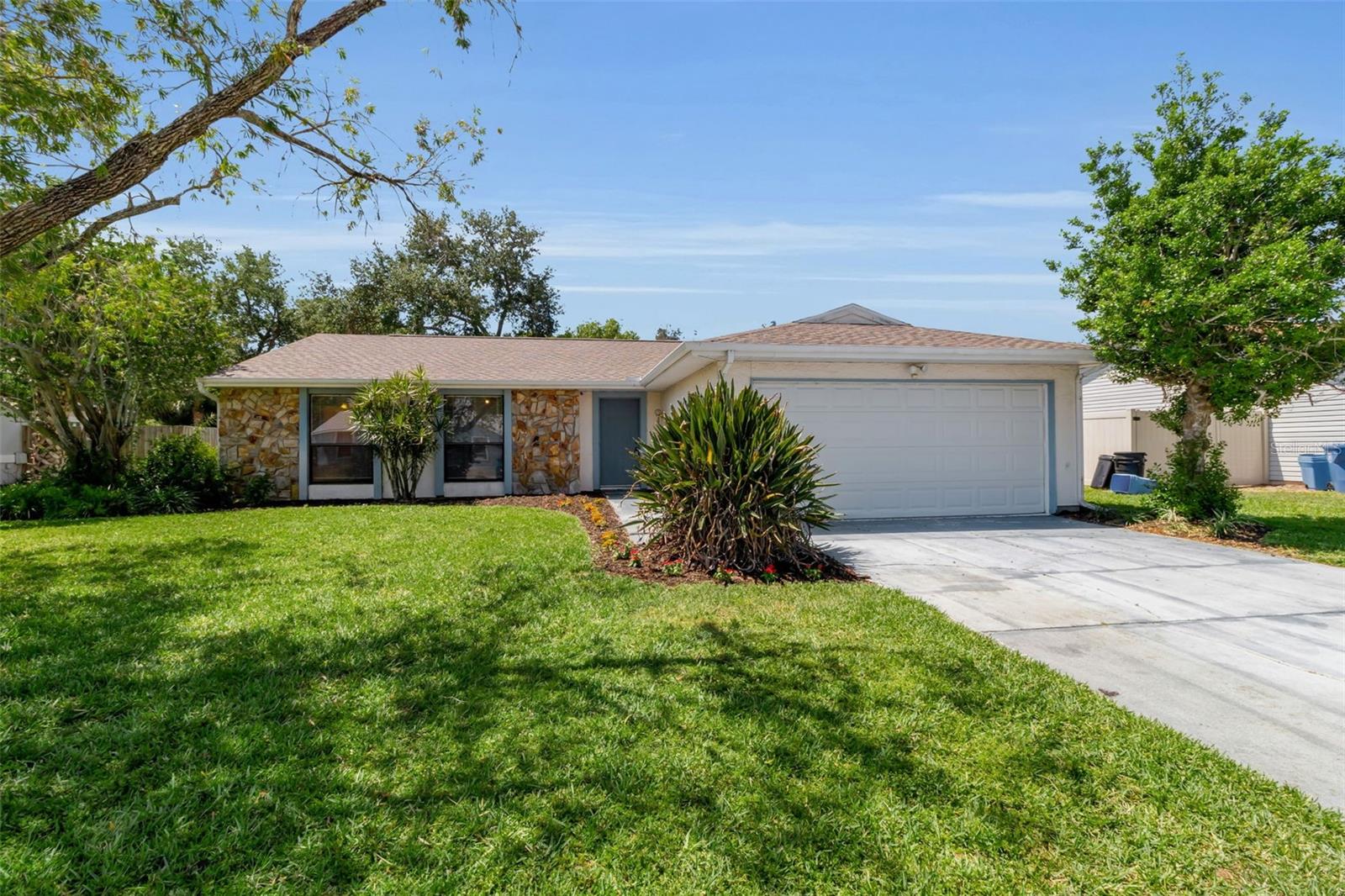 Single Family Residence in BRADENTON, FL - Daniel Dourado
