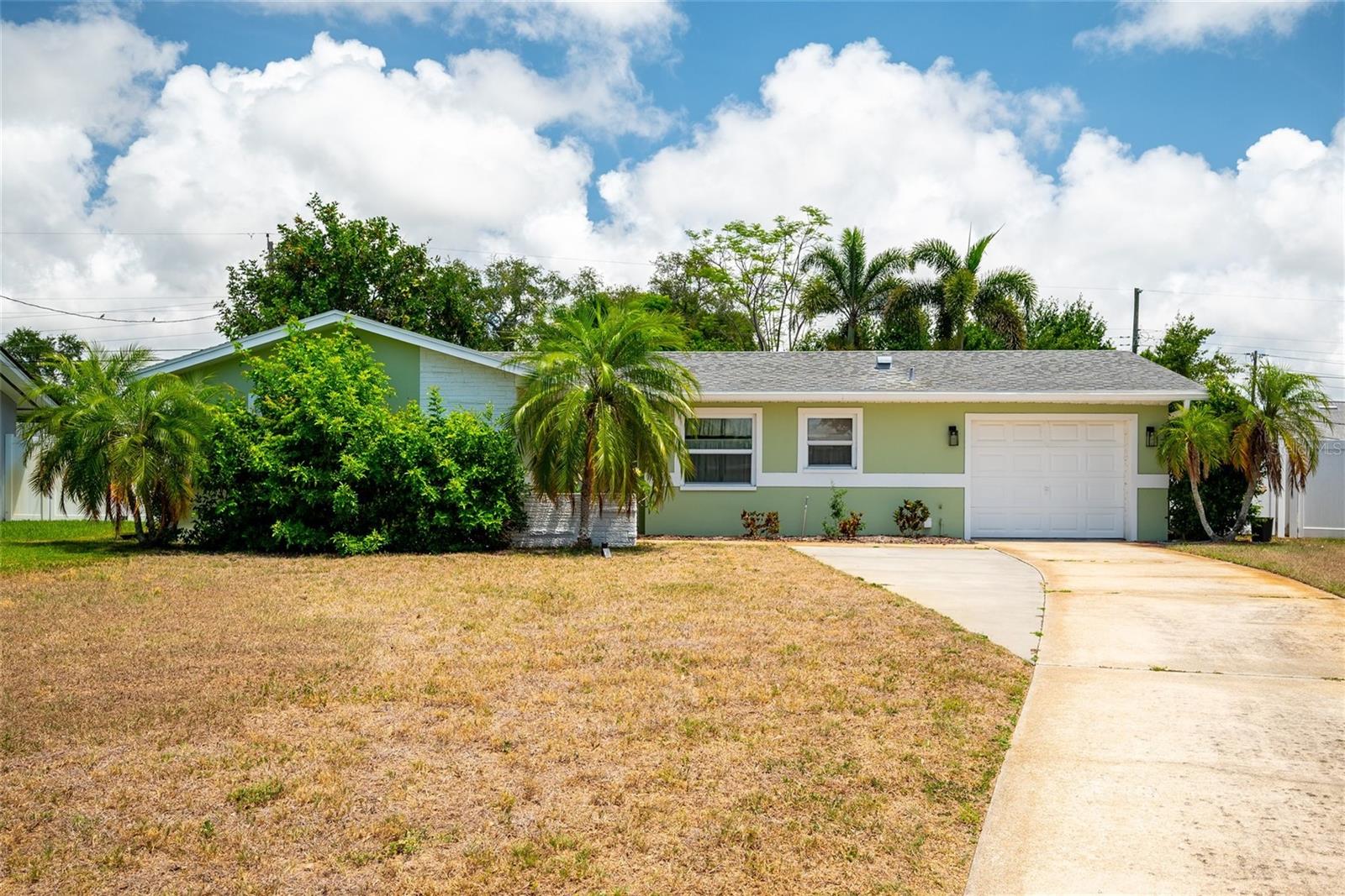 Single Family Residence in LARGO, FL - Daniel Dourado