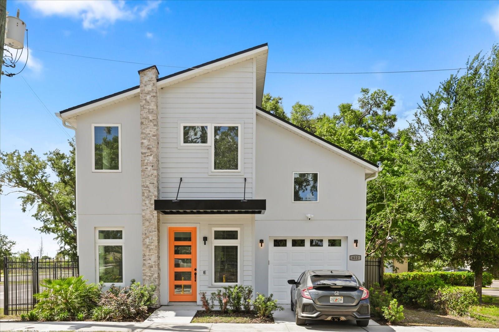 Single Family Residence in ORLANDO, FL - Daniel Dourado