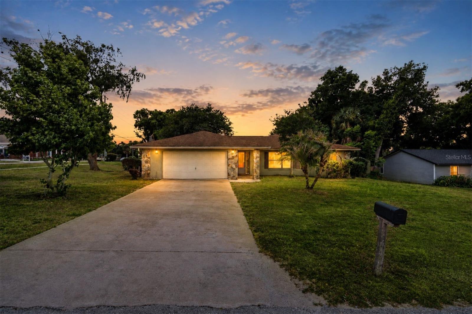 Single Family Residence in MINNEOLA, FL - Daniel Dourado