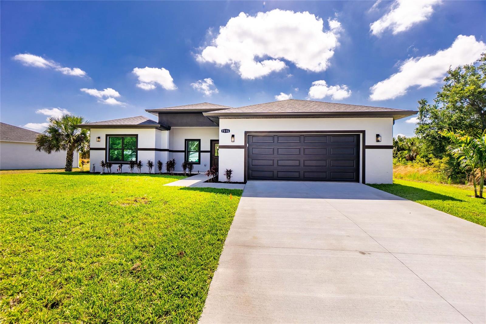Single Family Residence em PORT CHARLOTTE, FL - Daniel Dourado