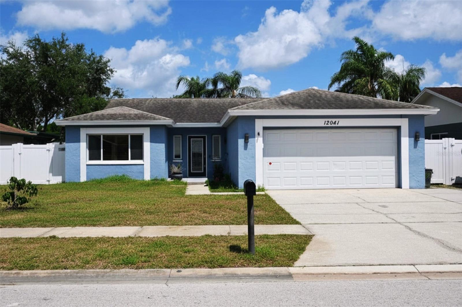 Single Family Residence in LARGO, FL - Daniel Dourado