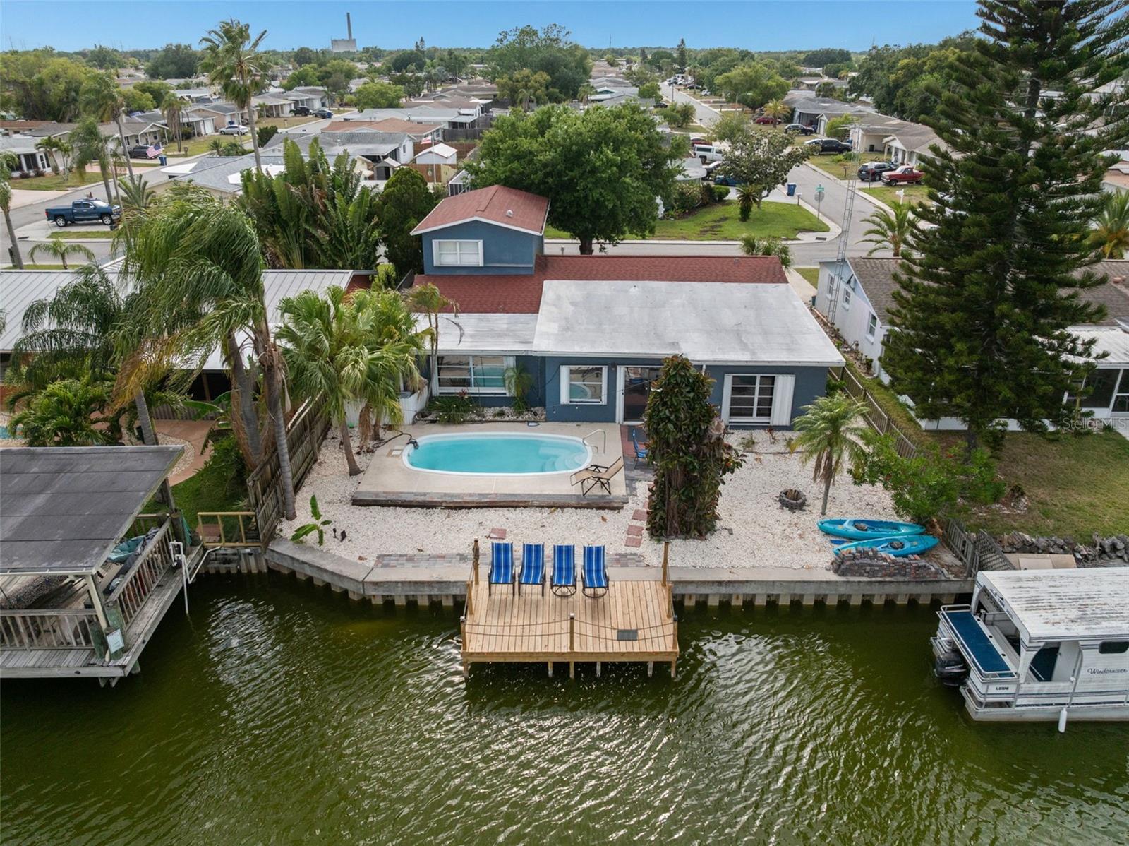 Single Family Residence in HOLIDAY, FL - Daniel Dourado