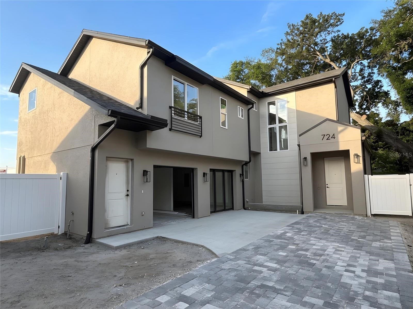 Single Family Residence in ORLANDO, FL - Daniel Dourado