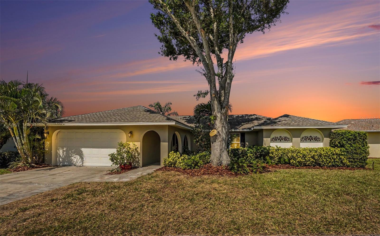 Single Family Residence in LARGO, FL - Daniel Dourado