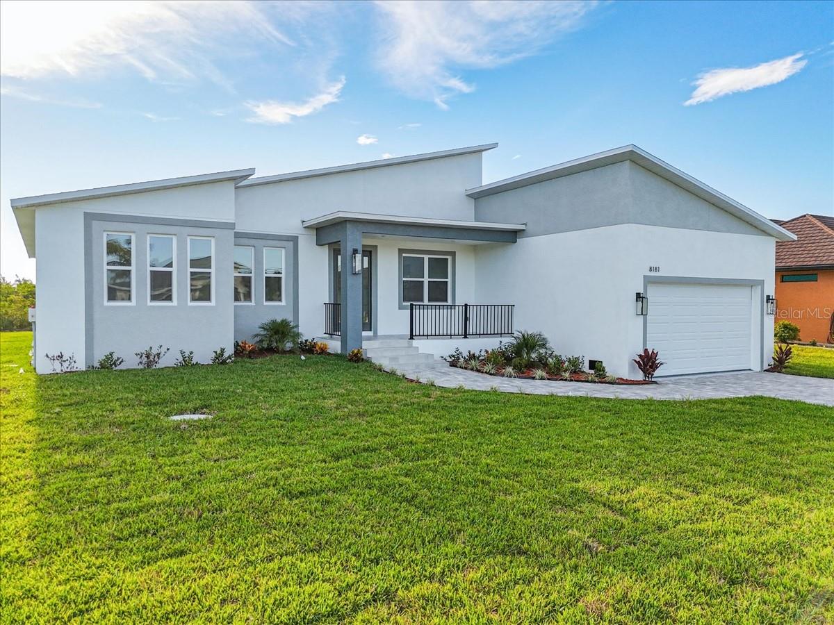 Single Family Residence em PORT CHARLOTTE, FL - Daniel Dourado