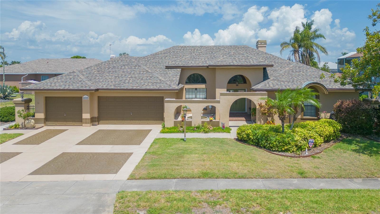 Single Family Residence in APOLLO BEACH, FL - Daniel Dourado