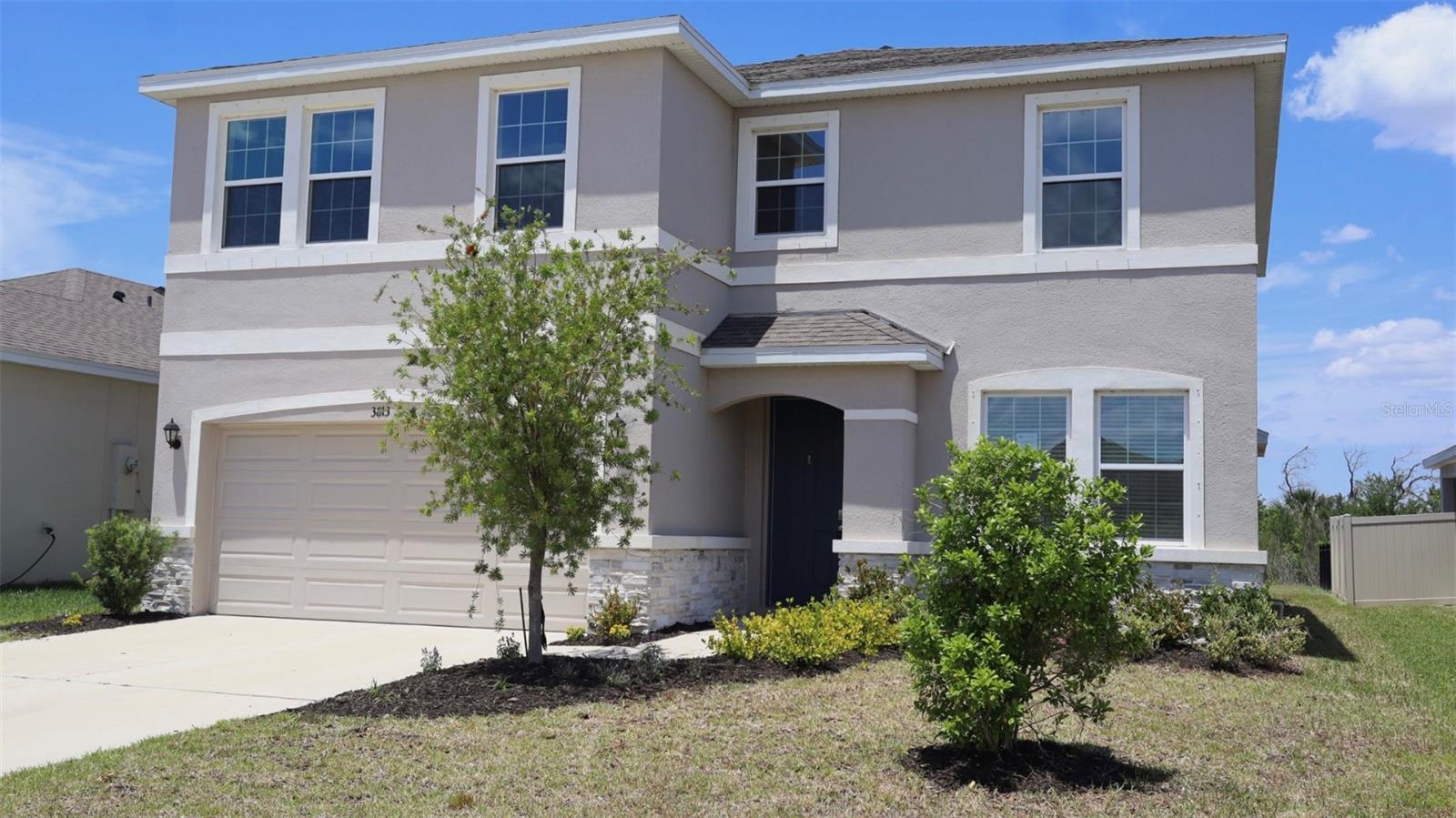 Single Family Residence in BRADENTON, FL - Daniel Dourado