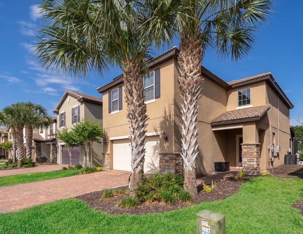 Single Family Residence in DAVENPORT, FL - Daniel Dourado