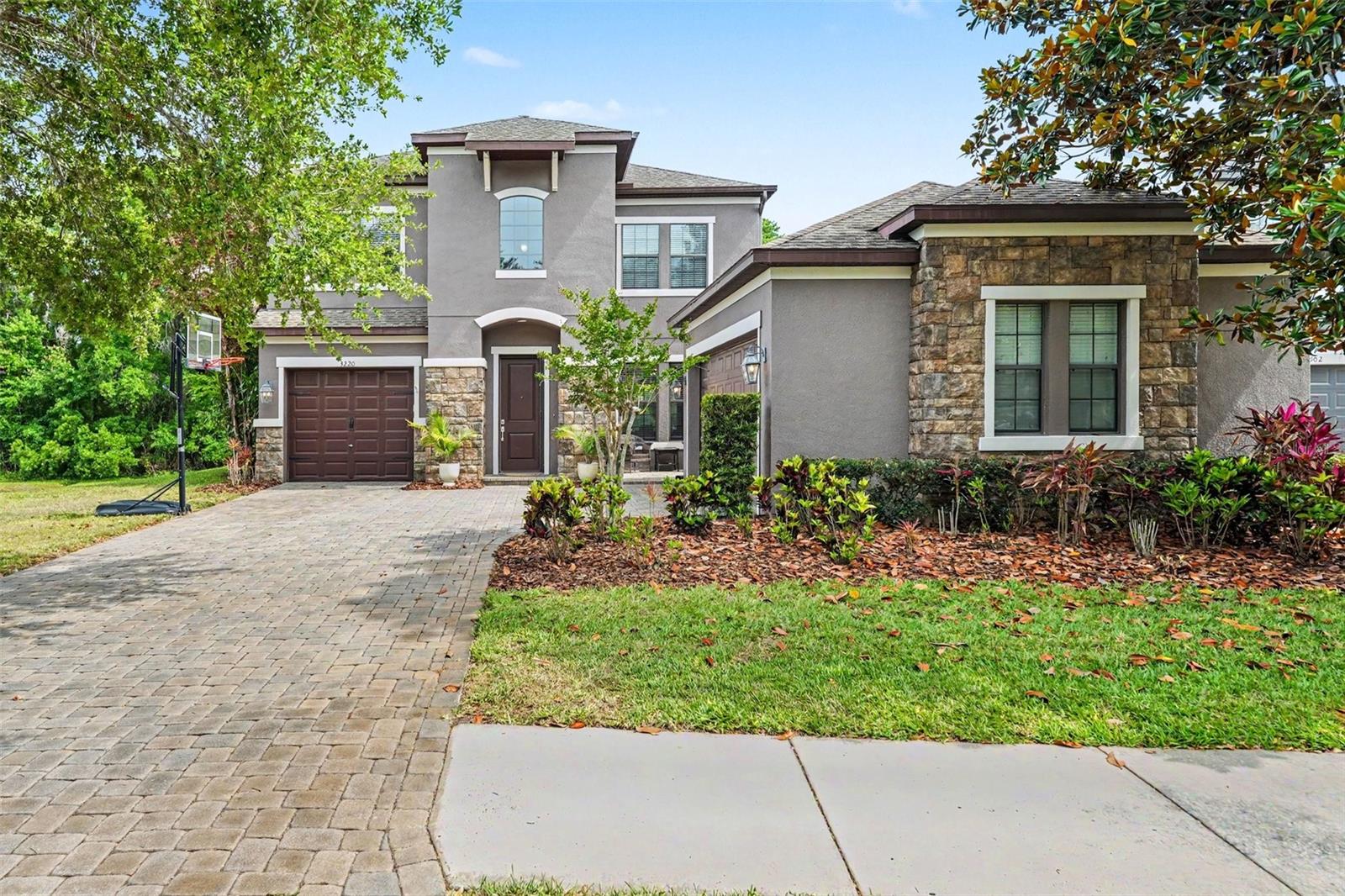 Single Family Residence in LUTZ, FL - Daniel Dourado