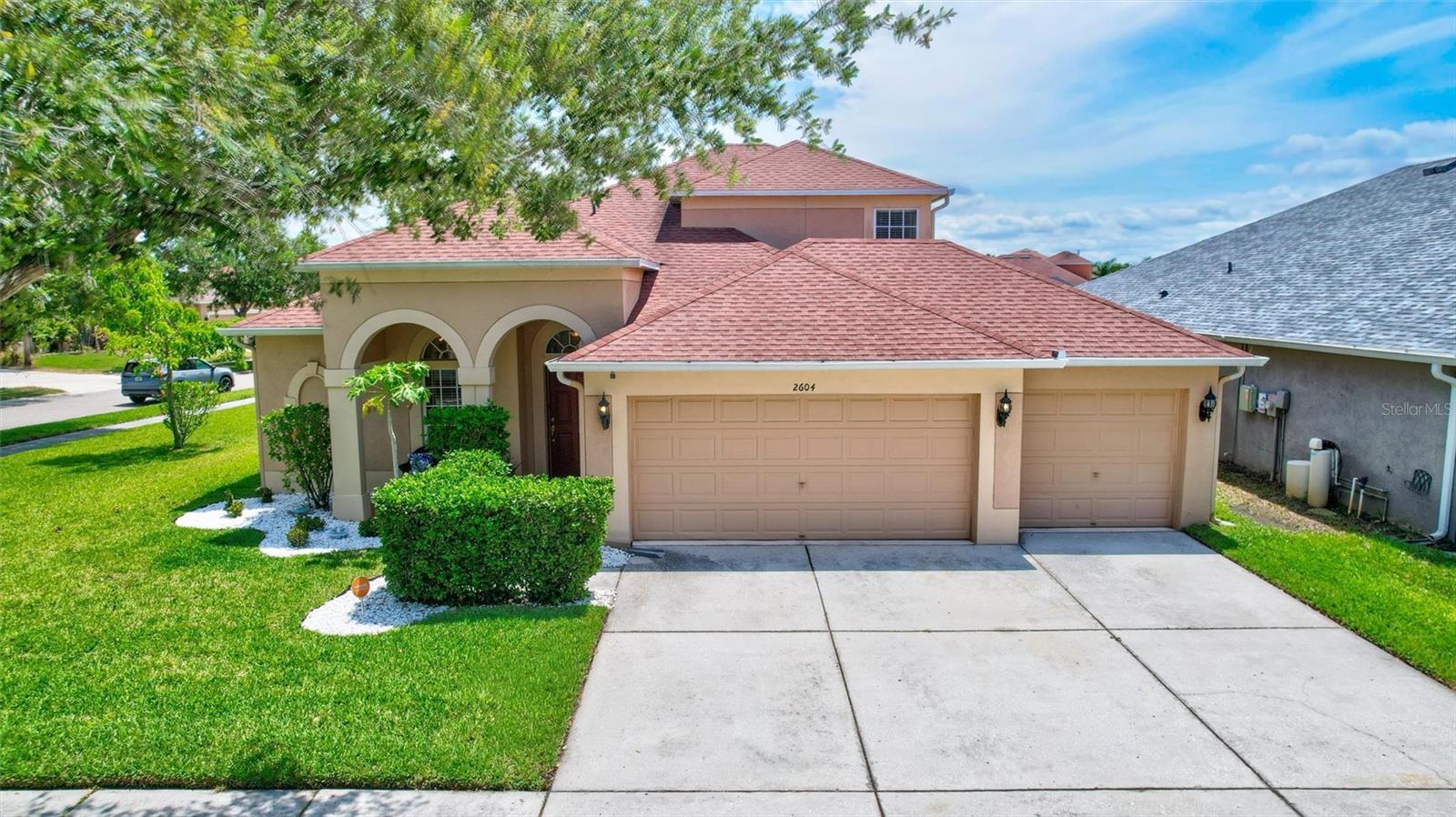 Single Family Residence in RUSKIN, FL - Daniel Dourado