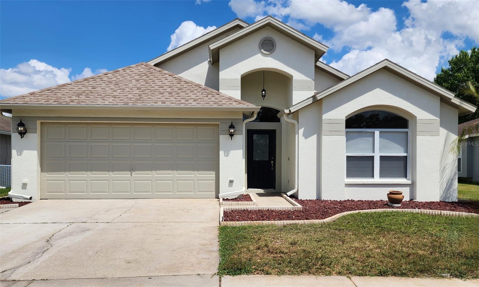 Single Family Residence in WESLEY CHAPEL, FL - Daniel Dourado