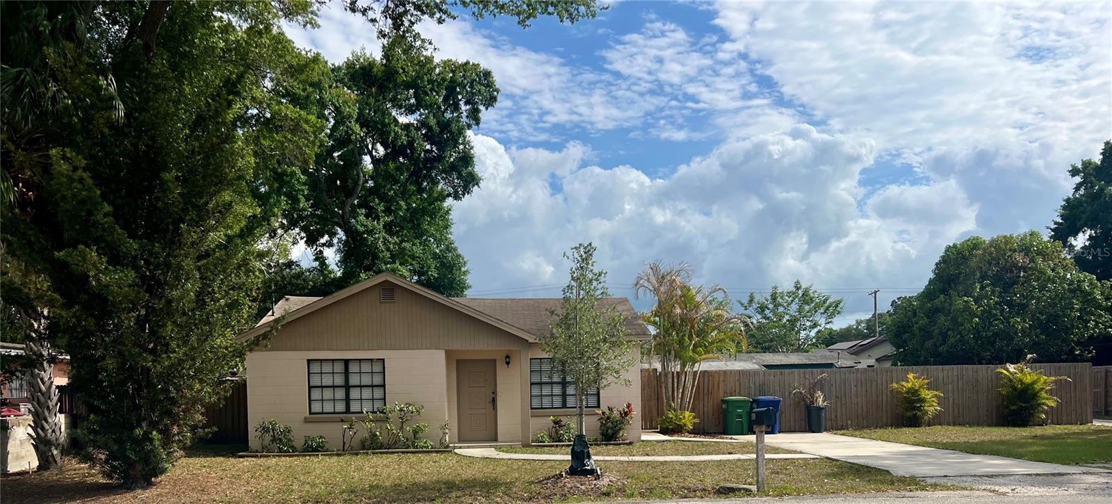 Single Family Residence in TAMPA, FL - Daniel Dourado