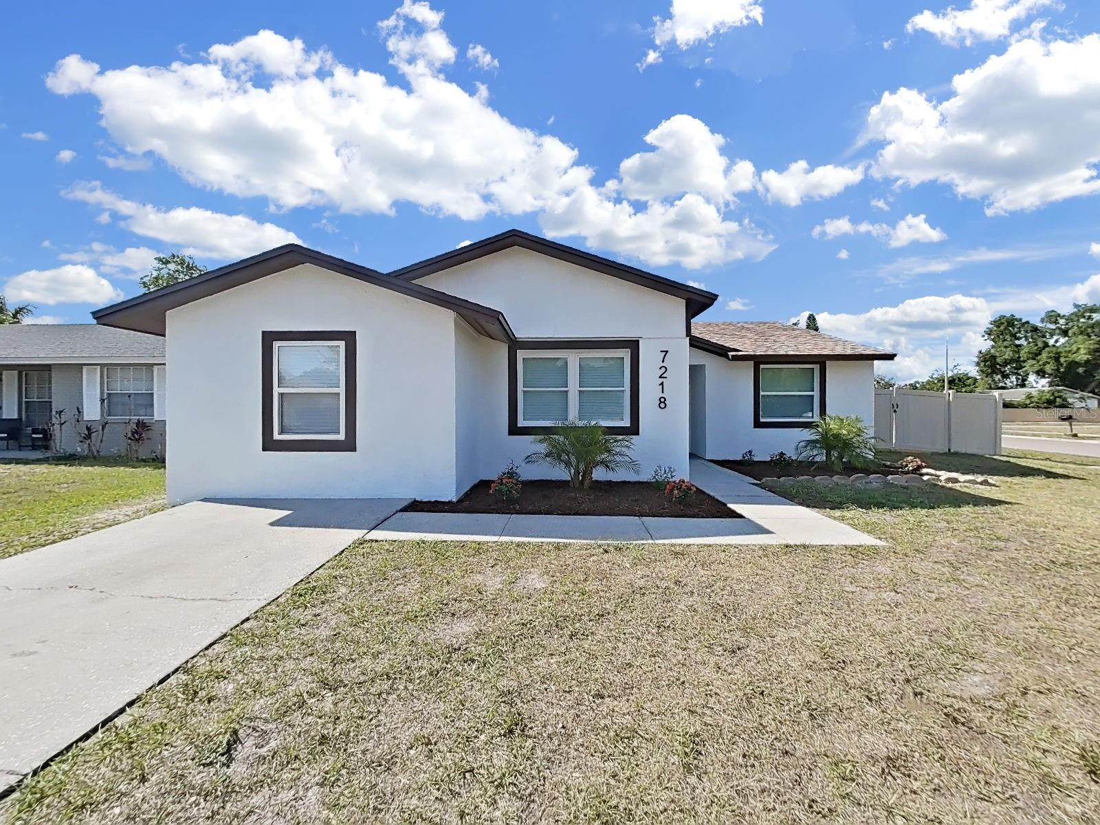 Single Family Residence in TAMPA, FL - Daniel Dourado