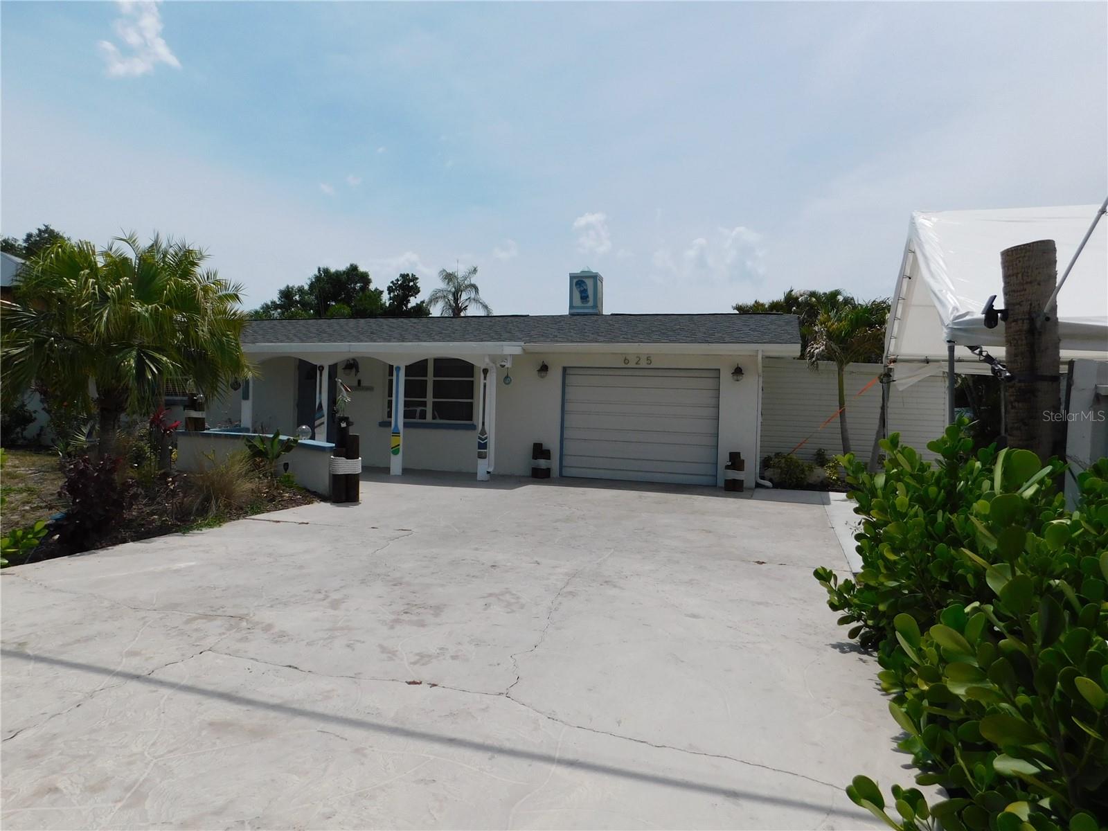 Single Family Residence in NOKOMIS, FL - Daniel Dourado