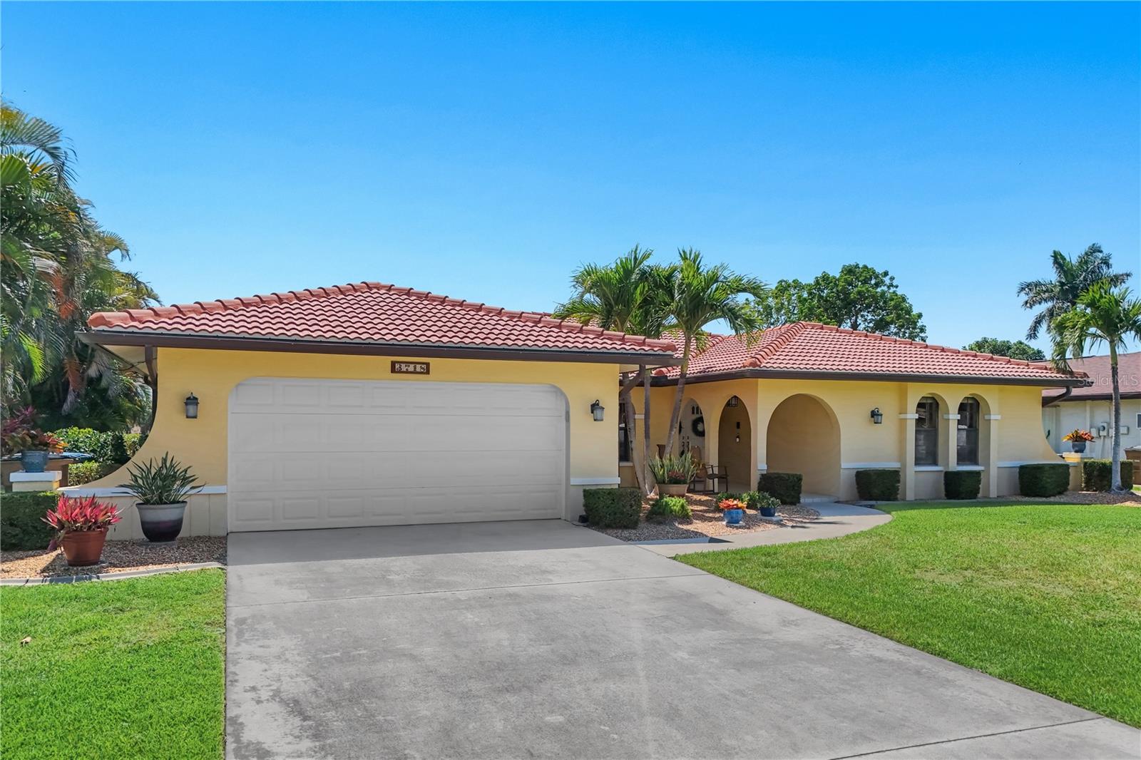 Single Family Residence in CAPE CORAL, FL - Daniel Dourado