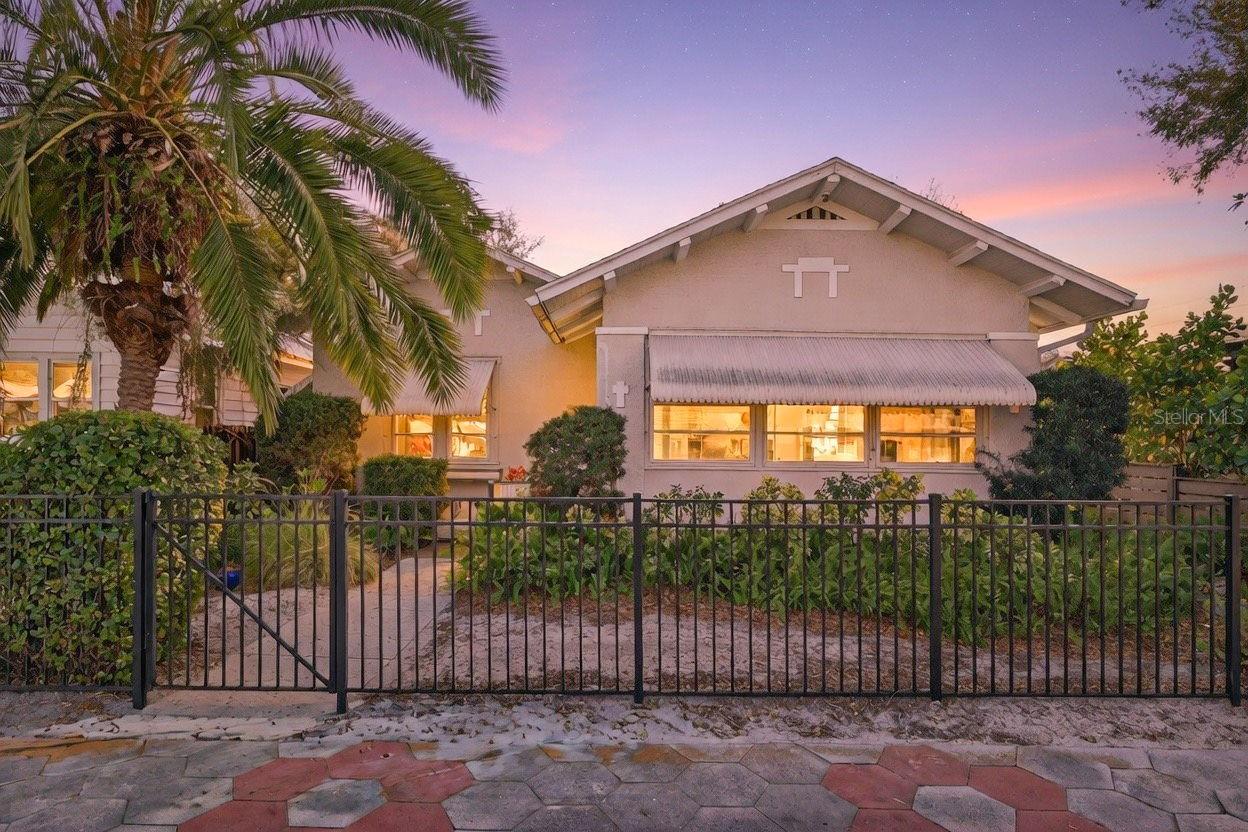 Single Family Residence in ST PETERSBURG, FL - Daniel Dourado