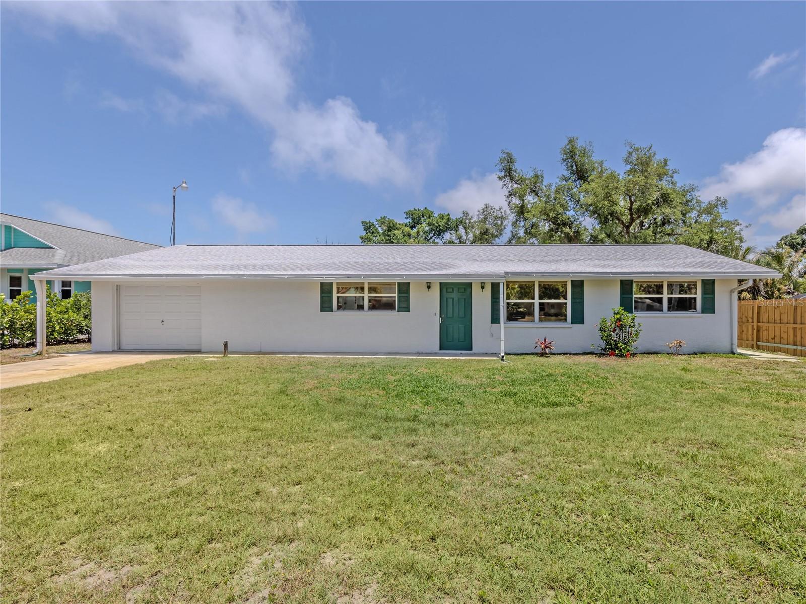 Single Family Residence in NOKOMIS, FL - Daniel Dourado