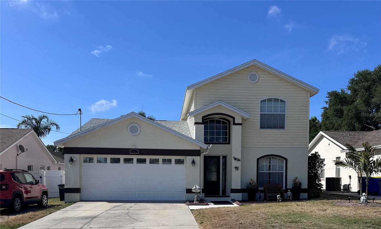 Single Family Residence in SEMINOLE, FL - Daniel Dourado