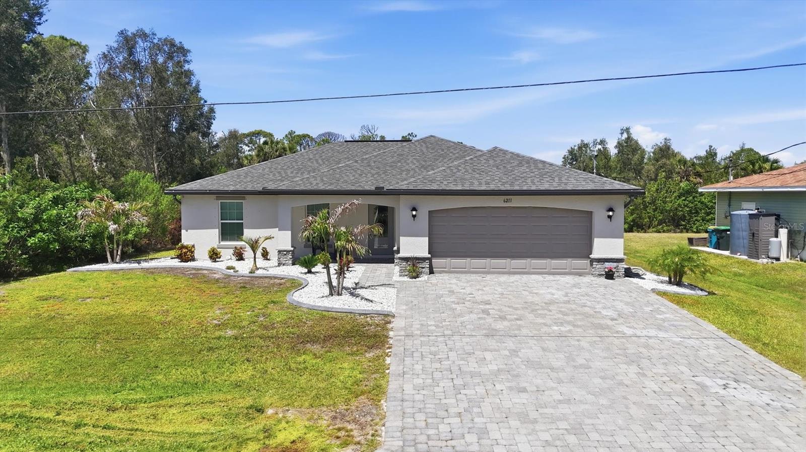 Single Family Residence em PORT CHARLOTTE, FL - Daniel Dourado