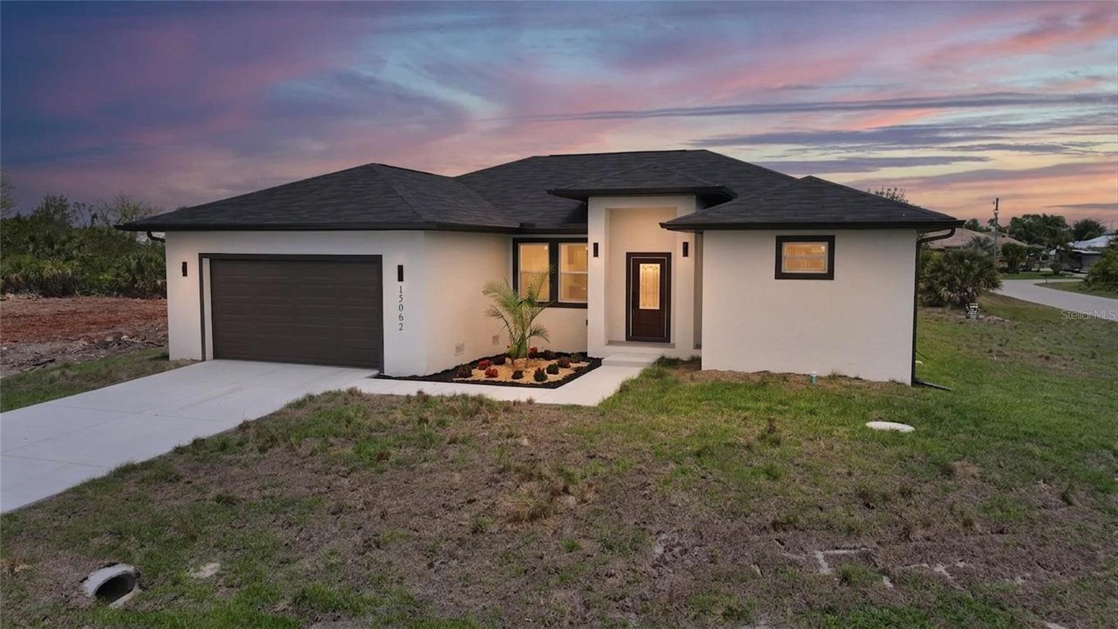 Single Family Residence em PORT CHARLOTTE, FL - Daniel Dourado