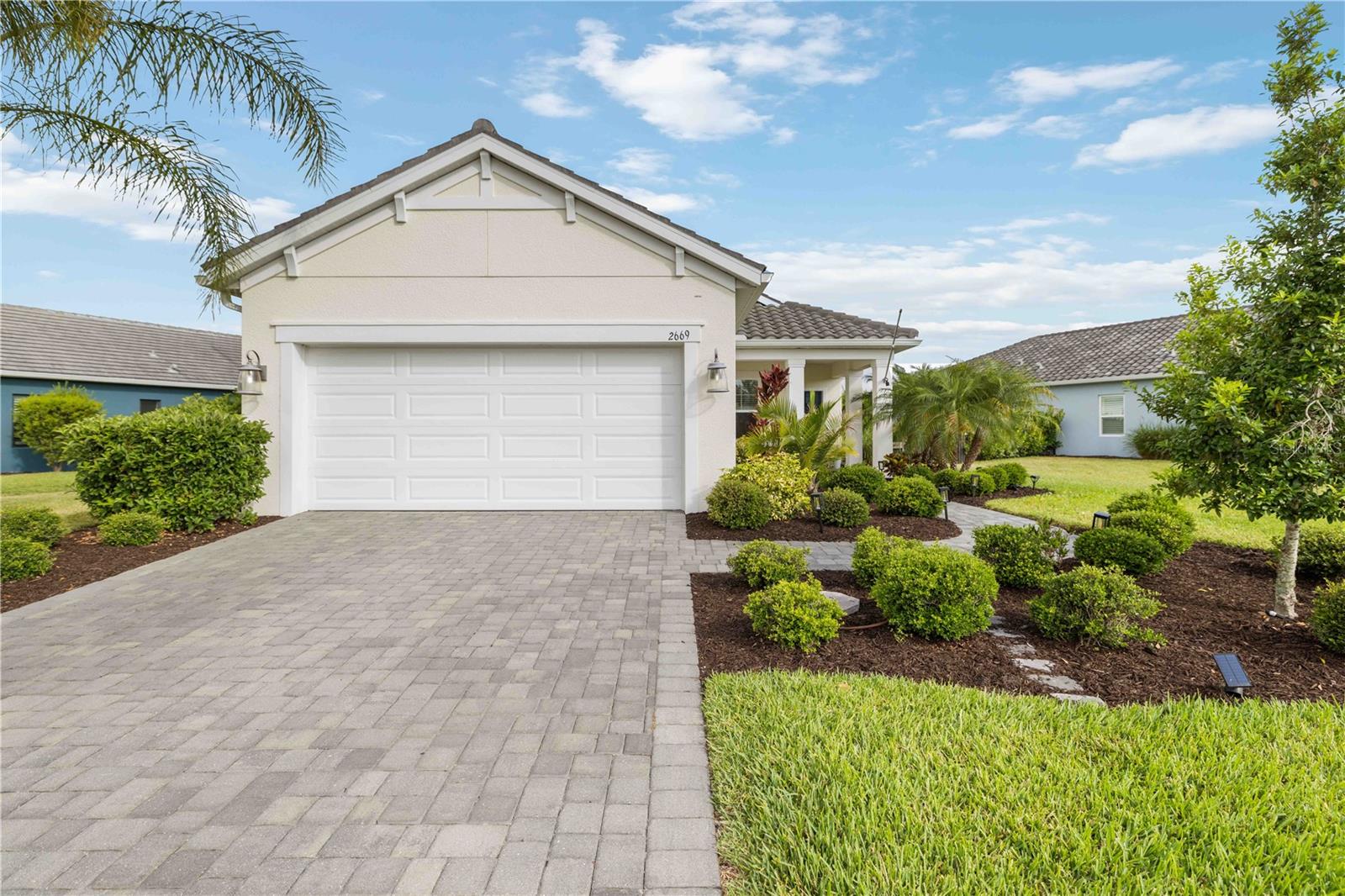 Single Family Residence in SARASOTA, FL - Daniel Dourado