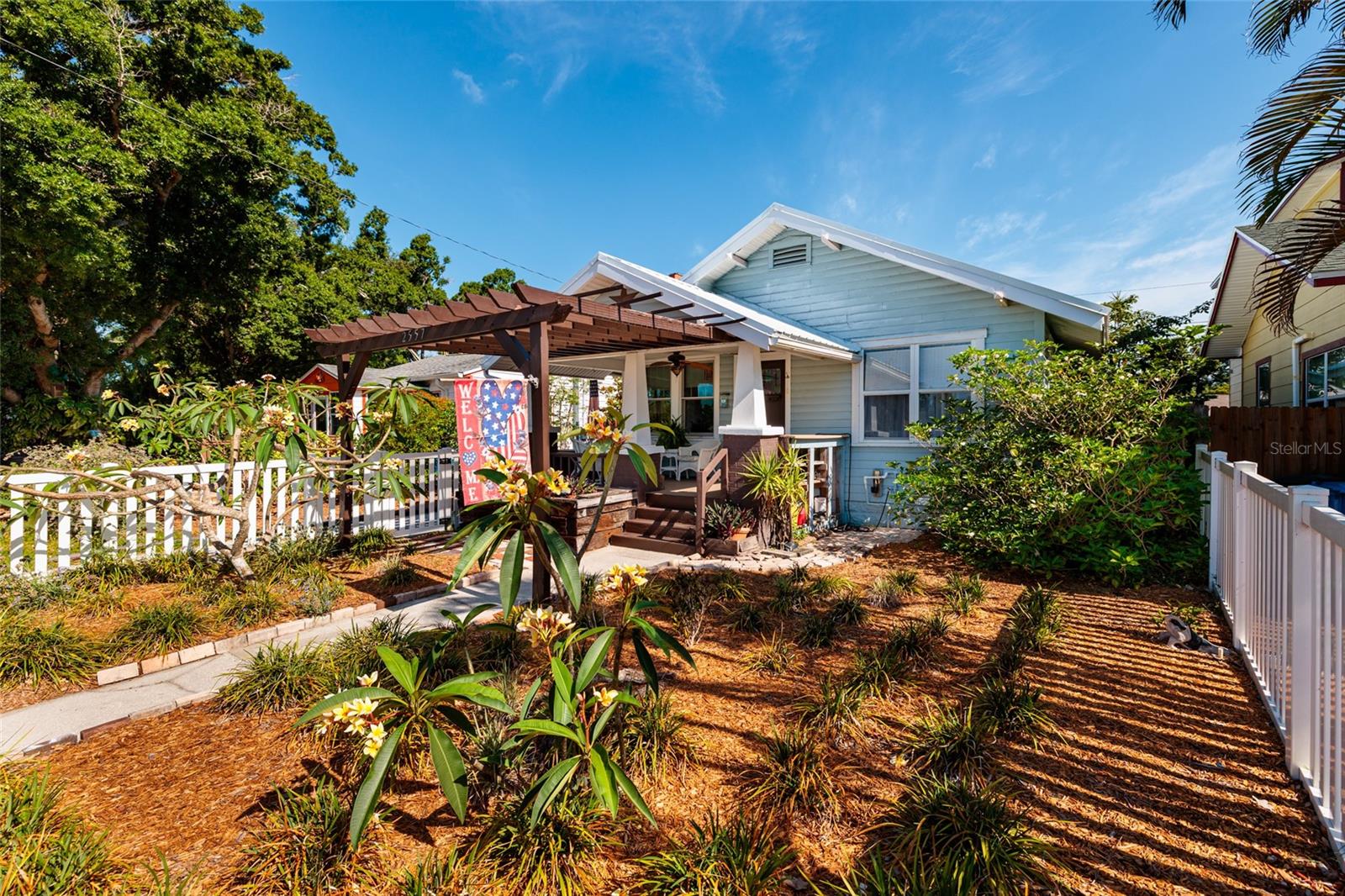 Single Family Residence in ST PETERSBURG, FL - Daniel Dourado