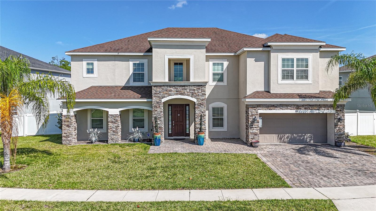 Single Family Residence in ORLANDO, FL - Daniel Dourado