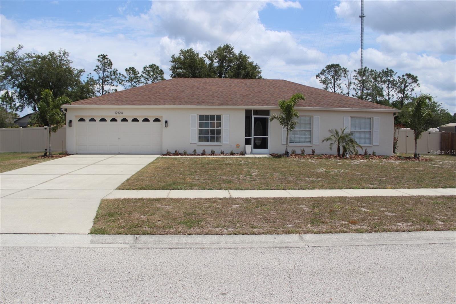 Single Family Residence in RIVERVIEW, FL - Daniel Dourado