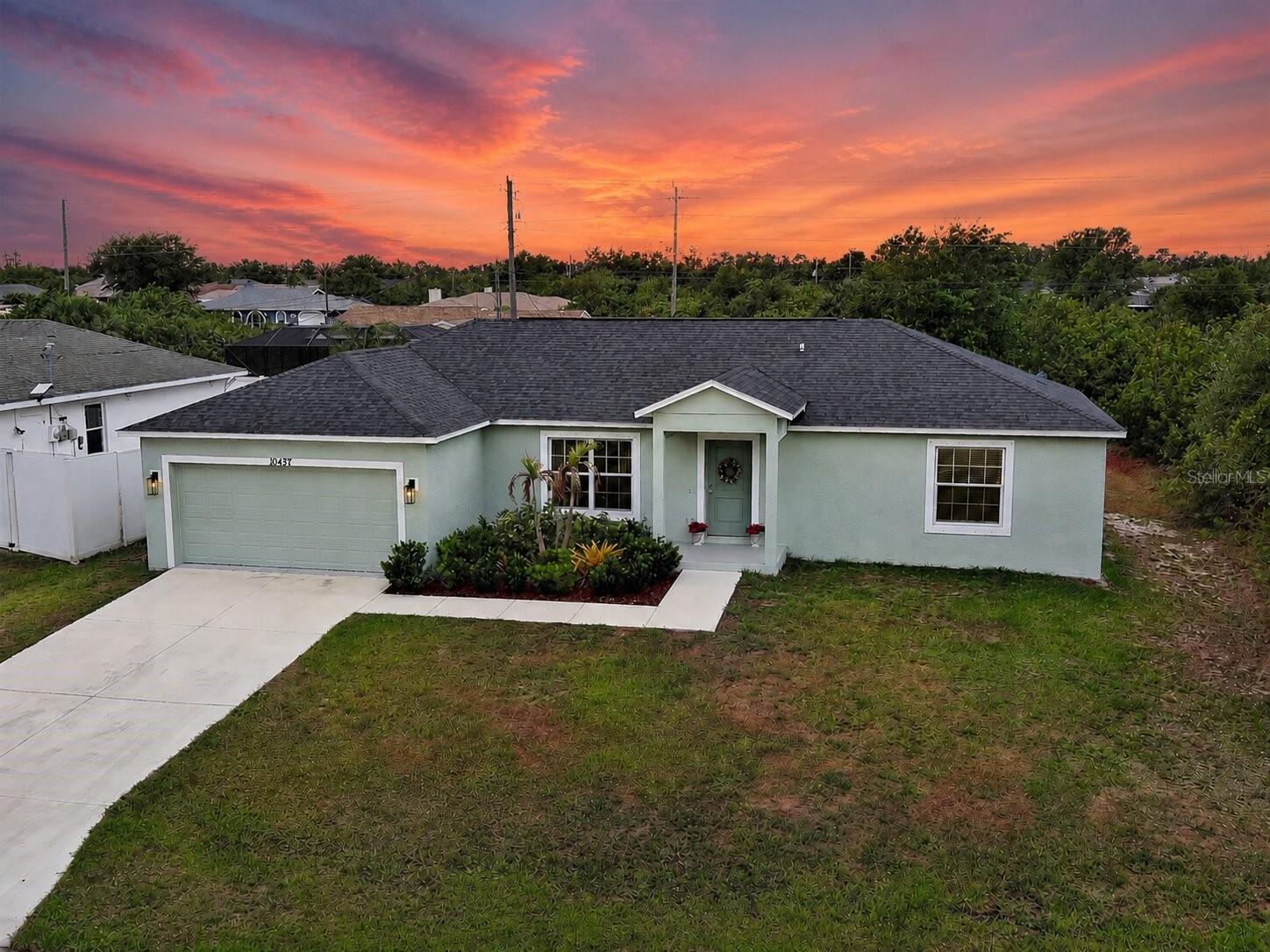 Single Family Residence in ENGLEWOOD, FL - Daniel Dourado