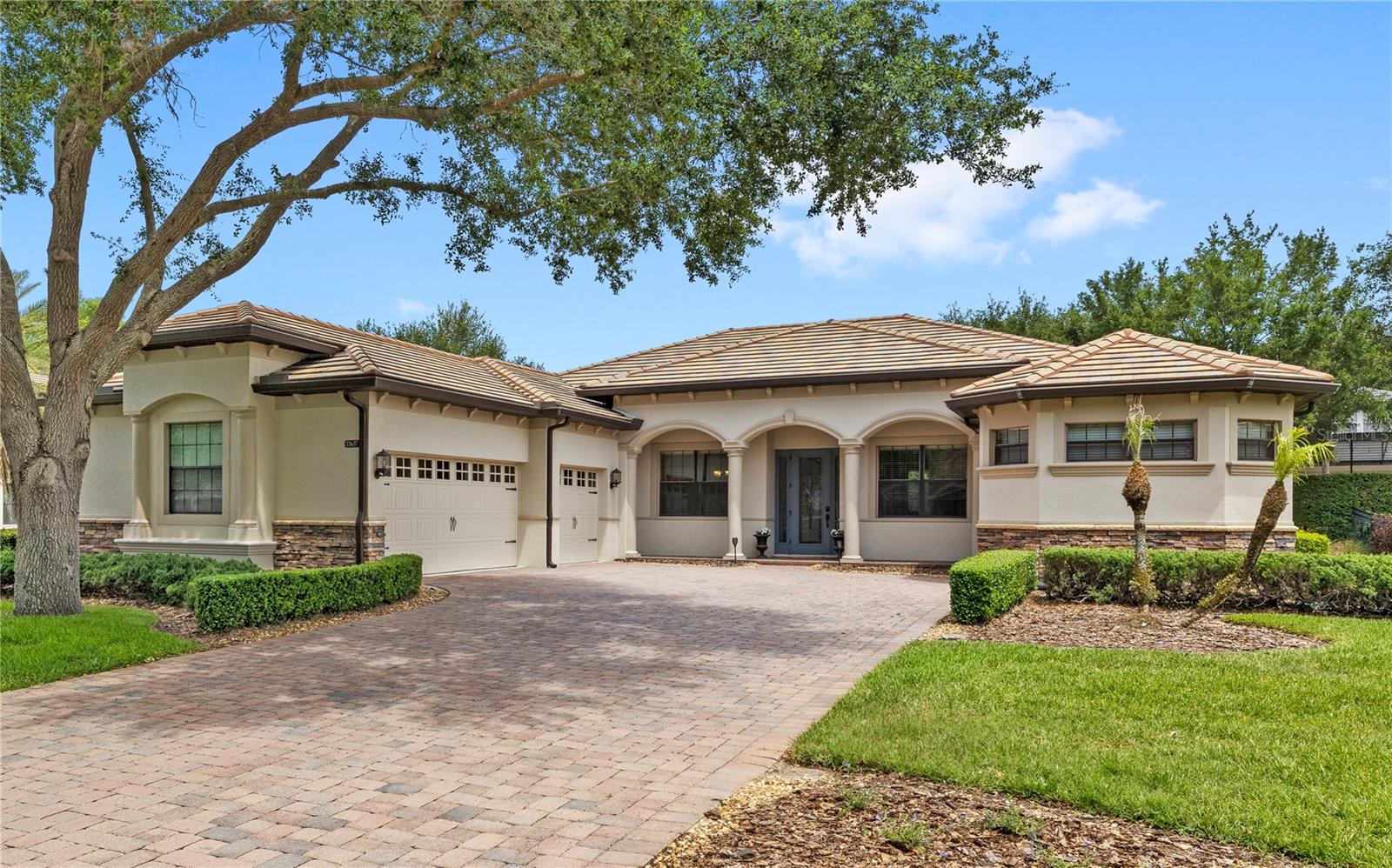 Single Family Residence in SORRENTO, FL - Daniel Dourado