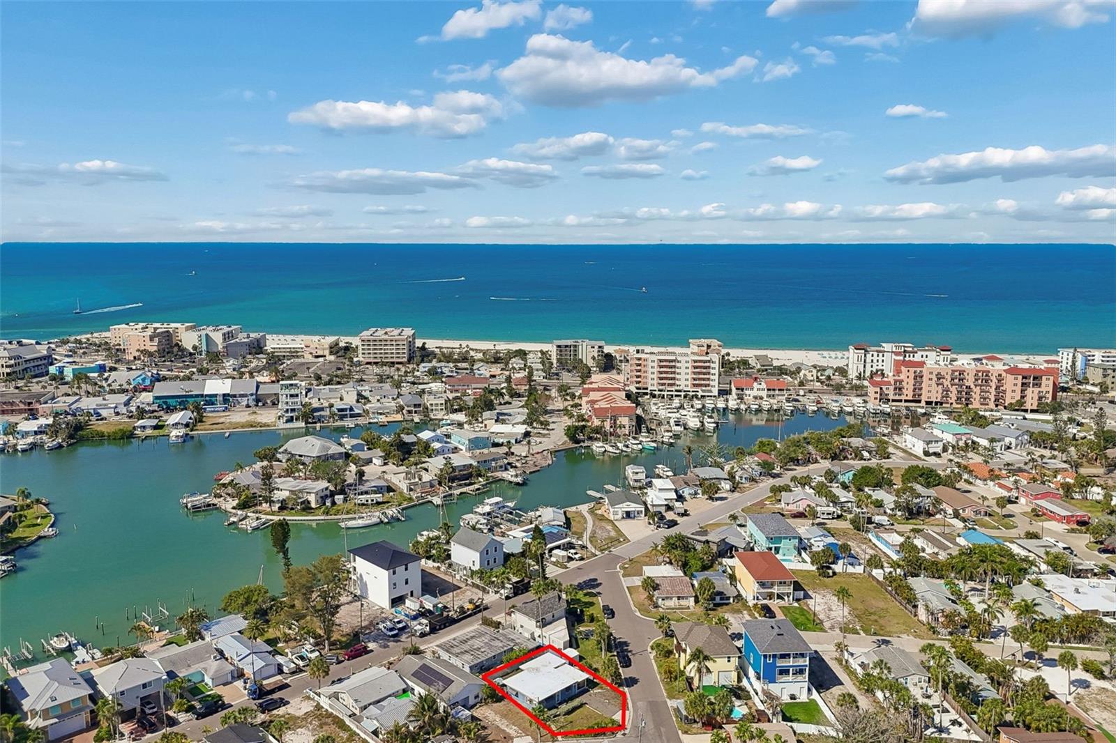 Single Family Residence em MADEIRA BEACH, FL - Daniel Dourado