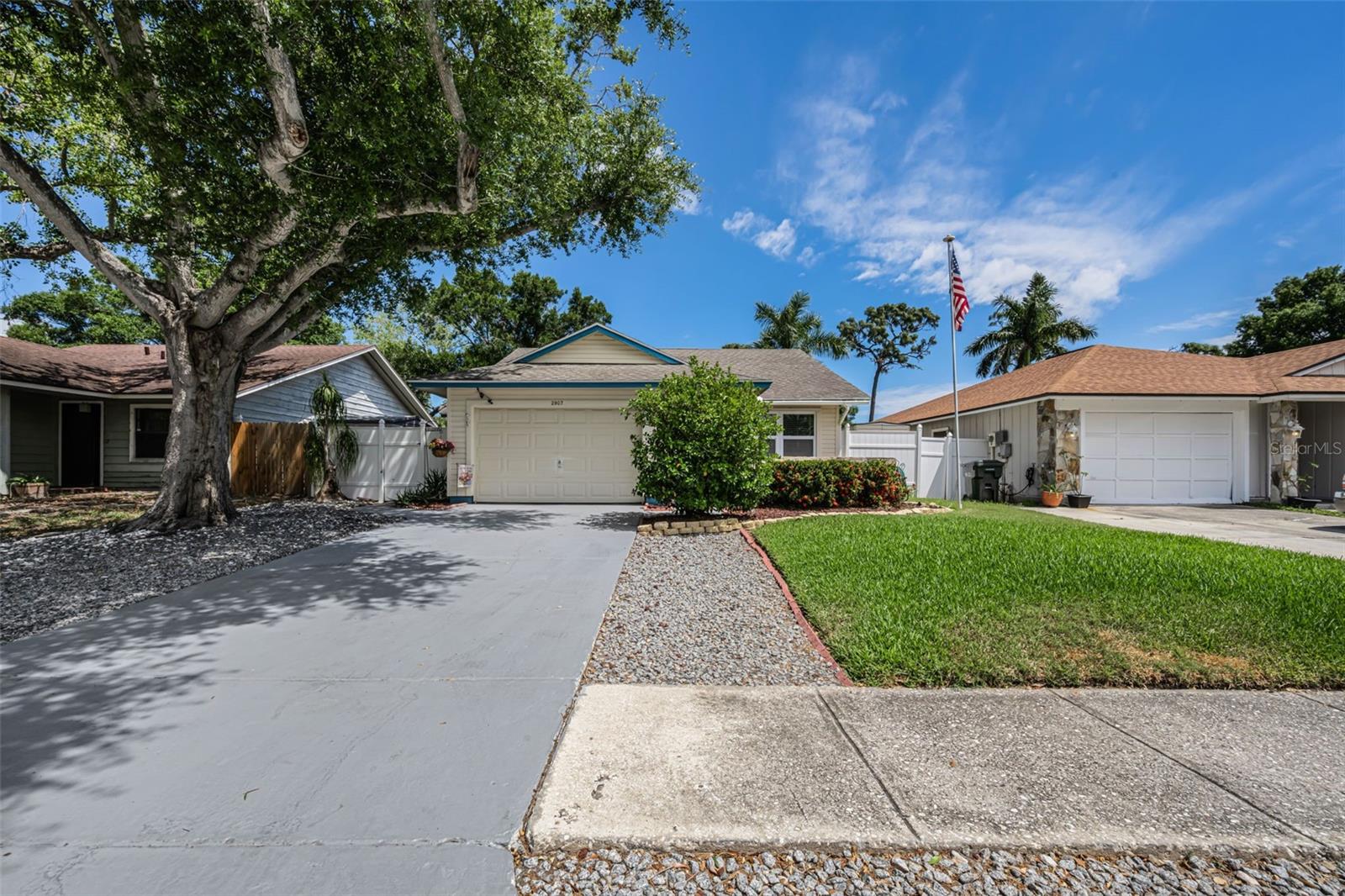 Single Family Residence in LARGO, FL - Daniel Dourado