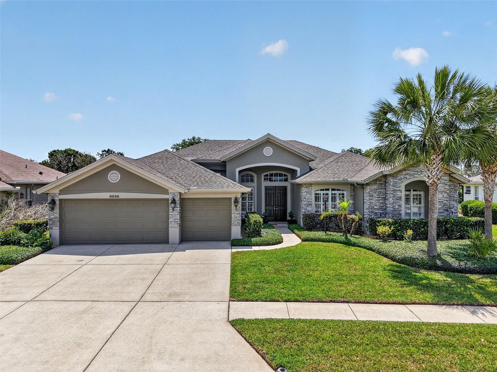 Single Family Residence in MOUNT DORA, FL - Daniel Dourado