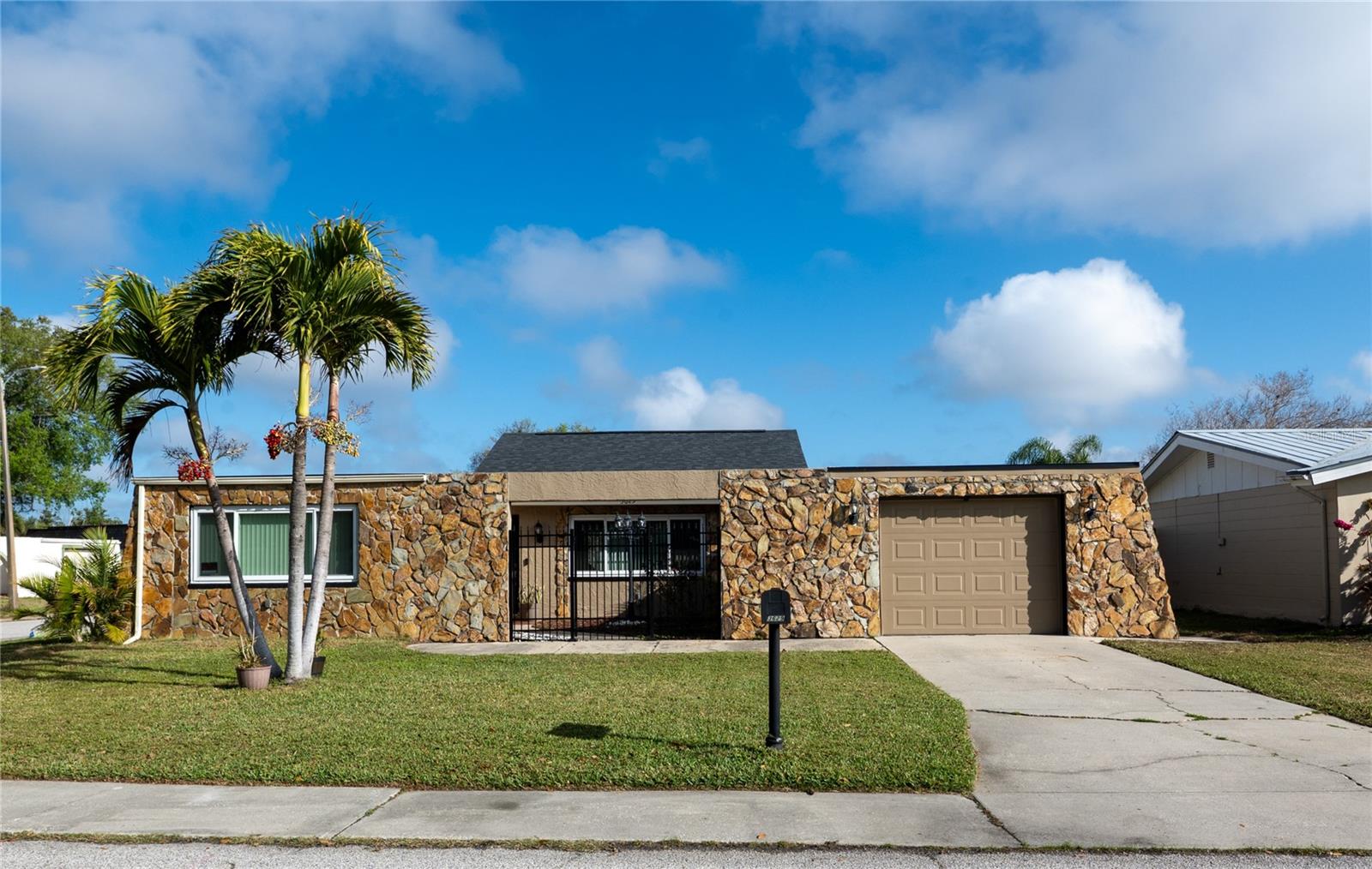 Single Family Residence in NEW PORT RICHEY, FL - Daniel Dourado