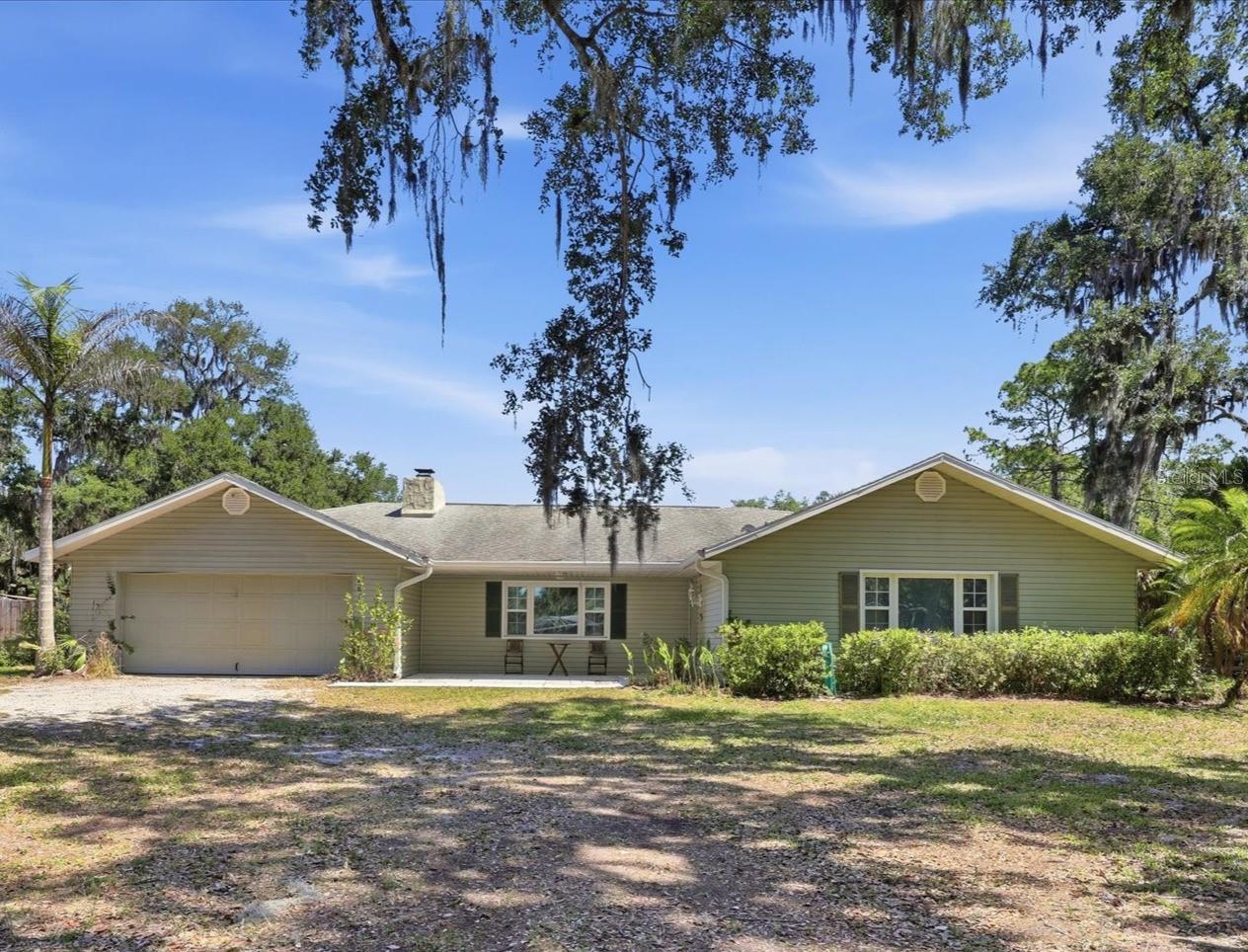 Single Family Residence in SARASOTA, FL - Daniel Dourado