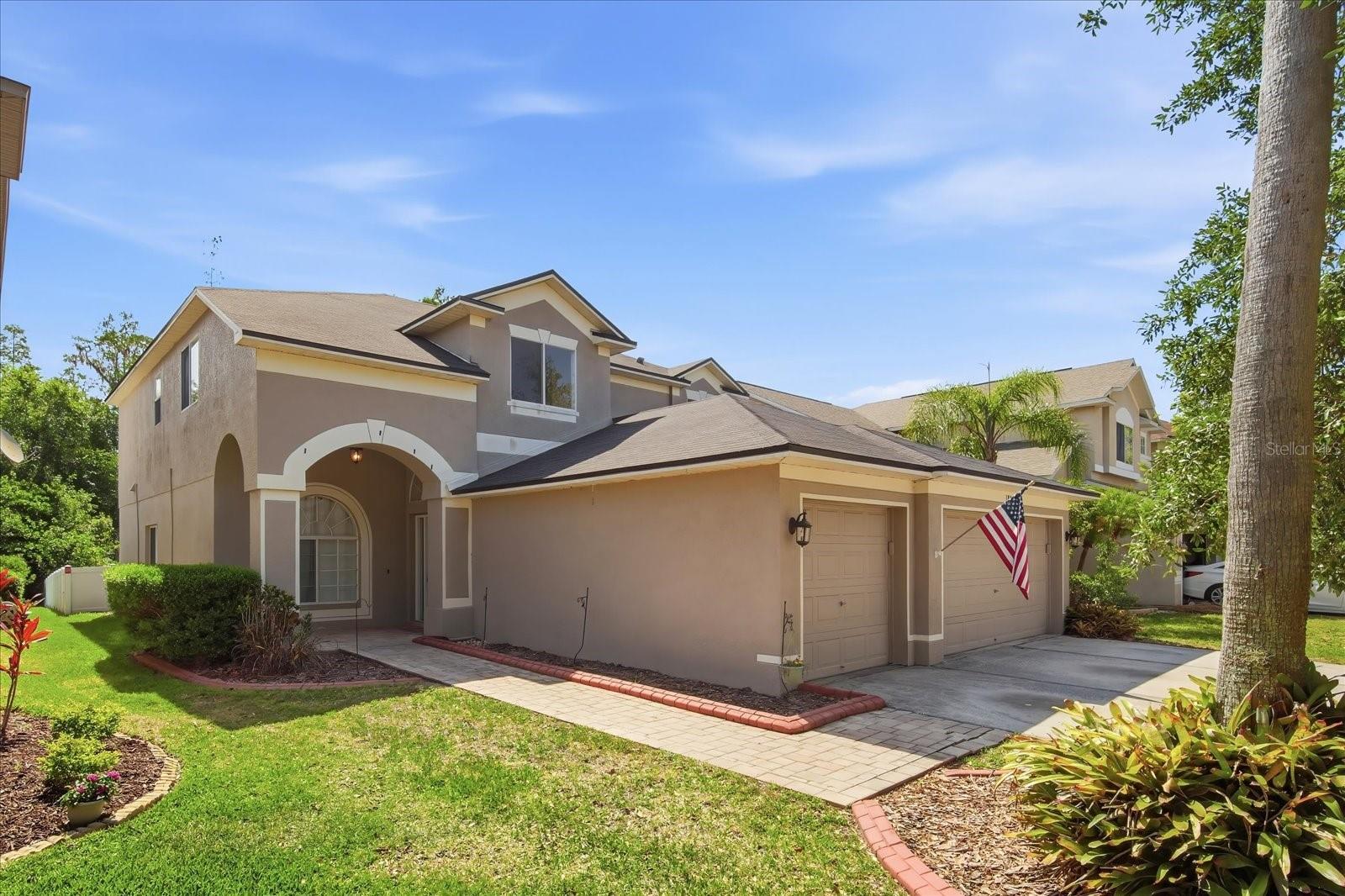 Single Family Residence in LUTZ, FL - Daniel Dourado
