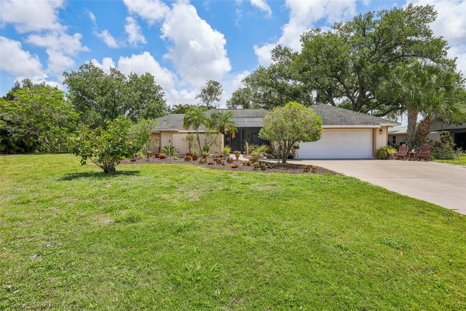 Single Family Residence in SARASOTA, FL - Daniel Dourado