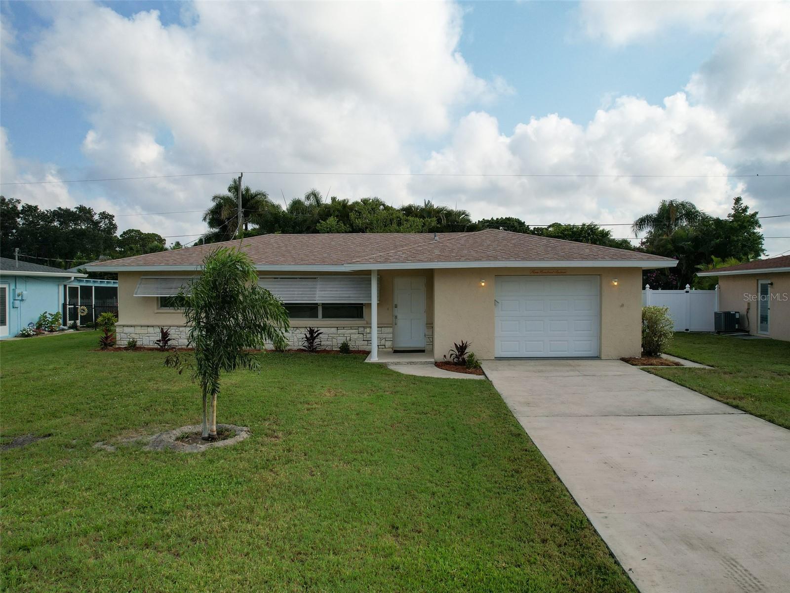 Single Family Residence in ENGLEWOOD, FL - Daniel Dourado