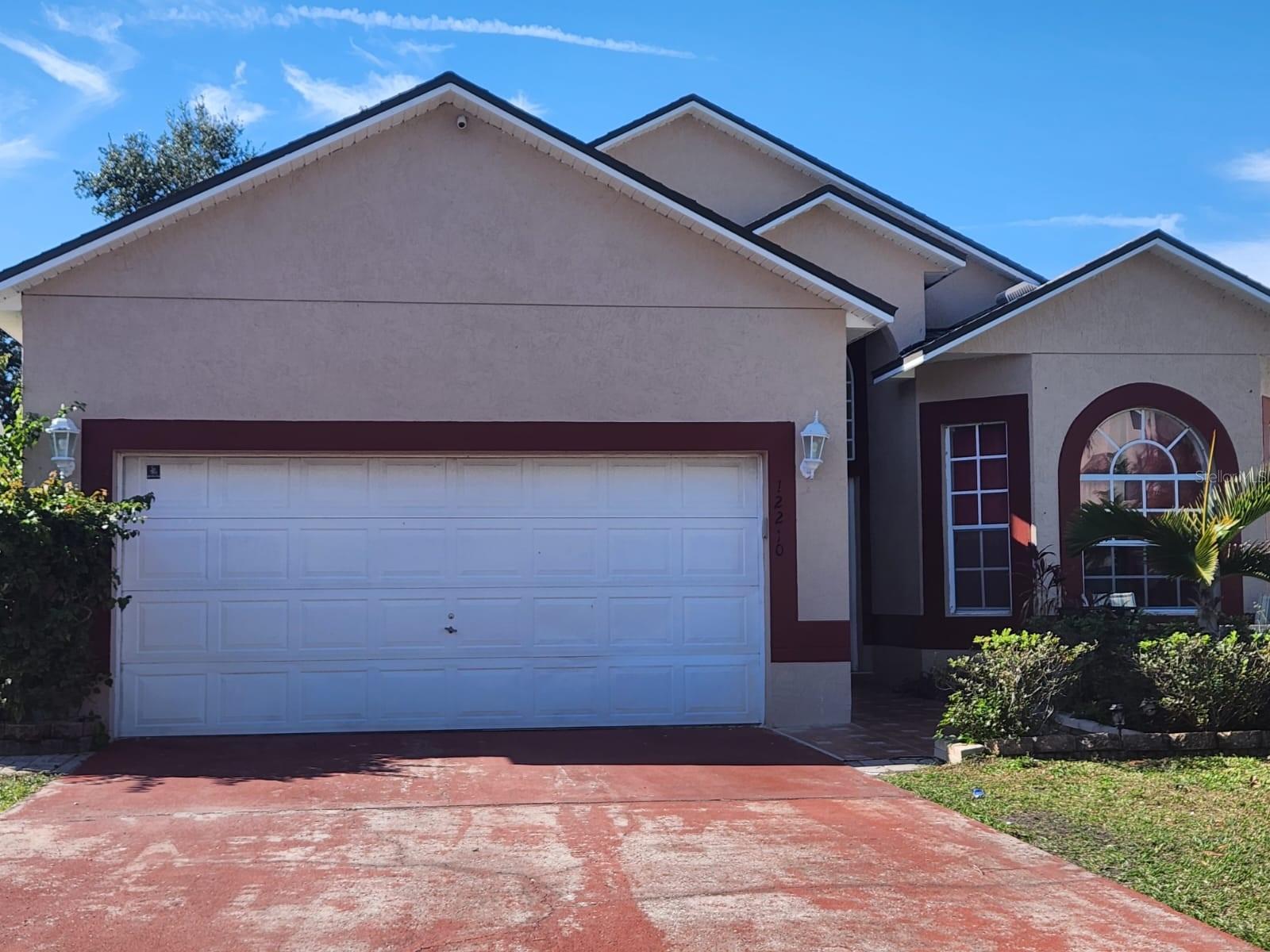 Single Family Residence in ORLANDO, FL - Daniel Dourado